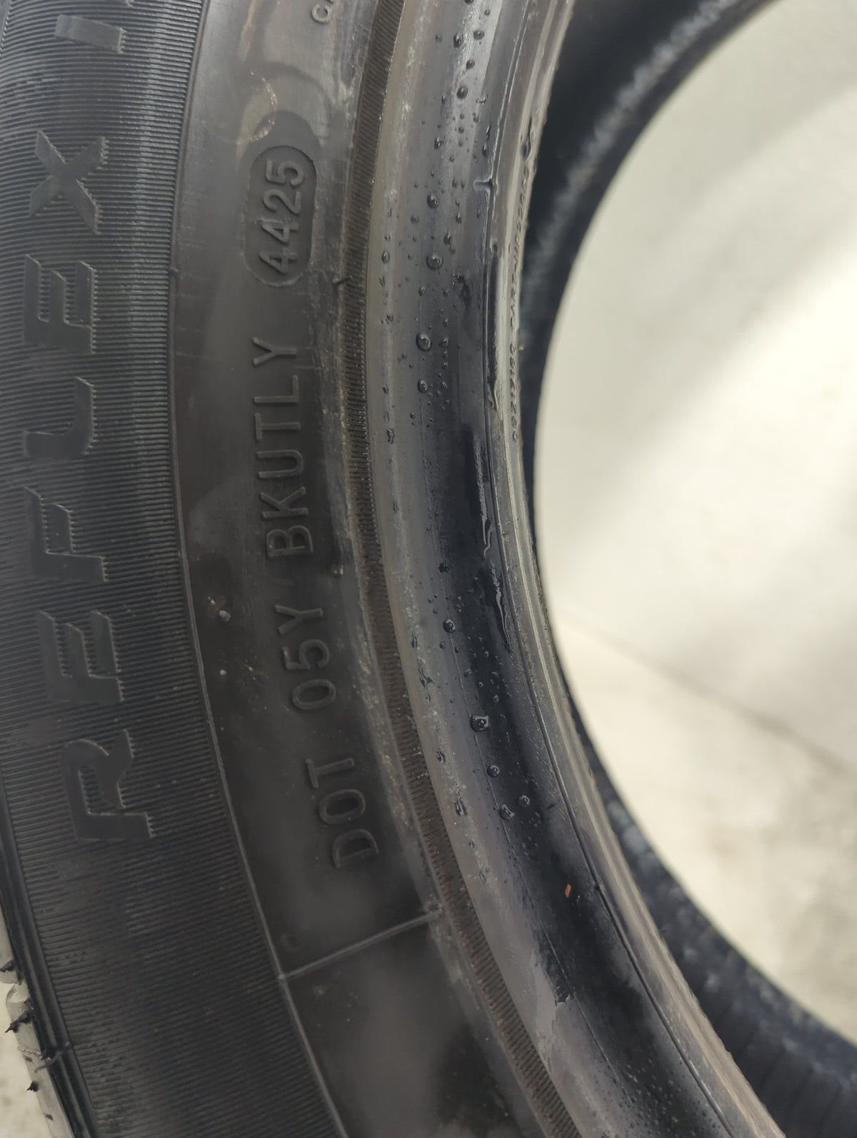 Used Tire 215/55R17 IRONHEAD REFLEX H01 94V - Tread Depth 9/32 - Oemusedautoparts1.com