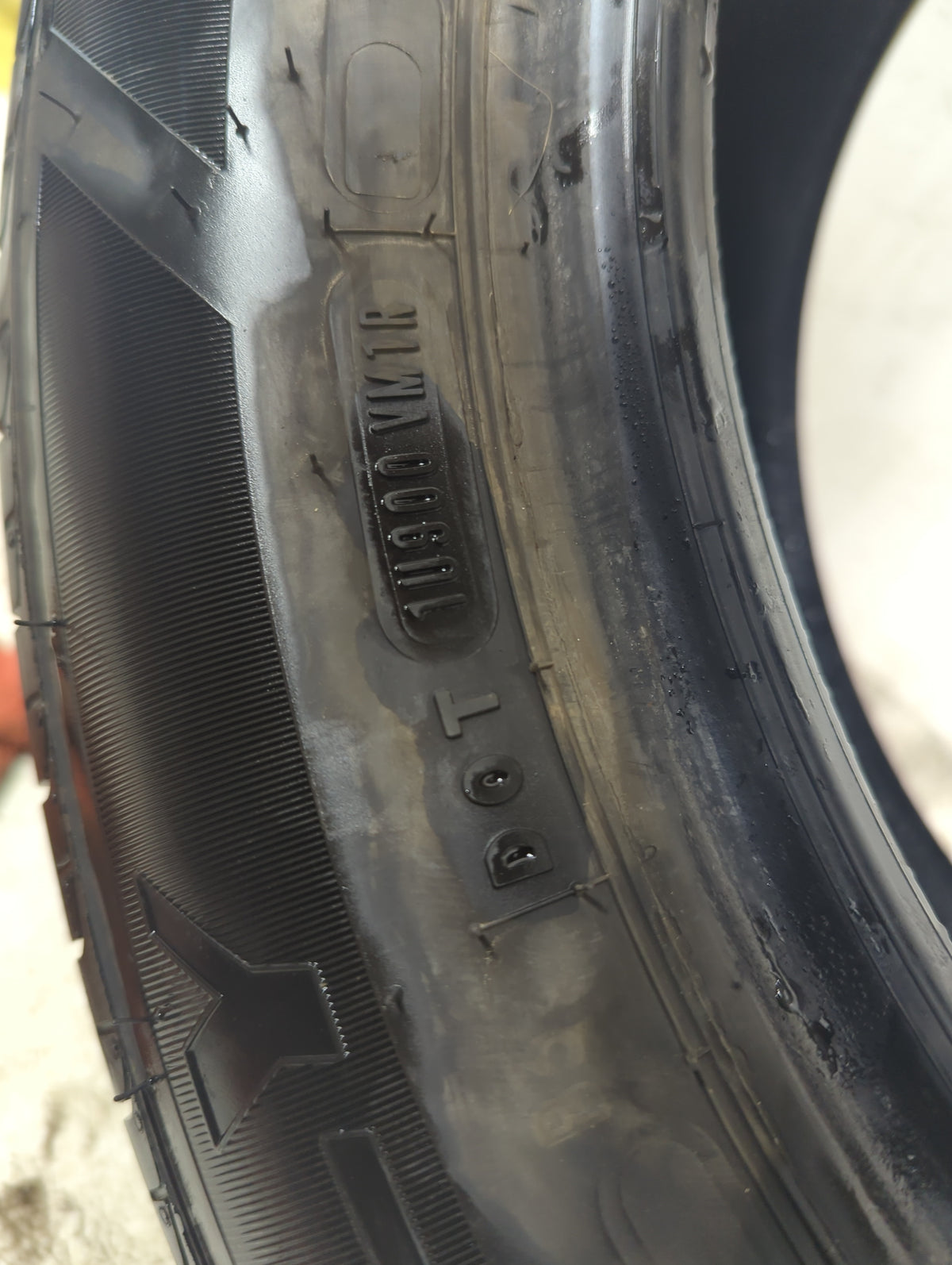 Used Tire 225/55R17 KELLY EDGE TOURING PLUS 97V - Tread Depth 10/32 - Oemusedautoparts1.com