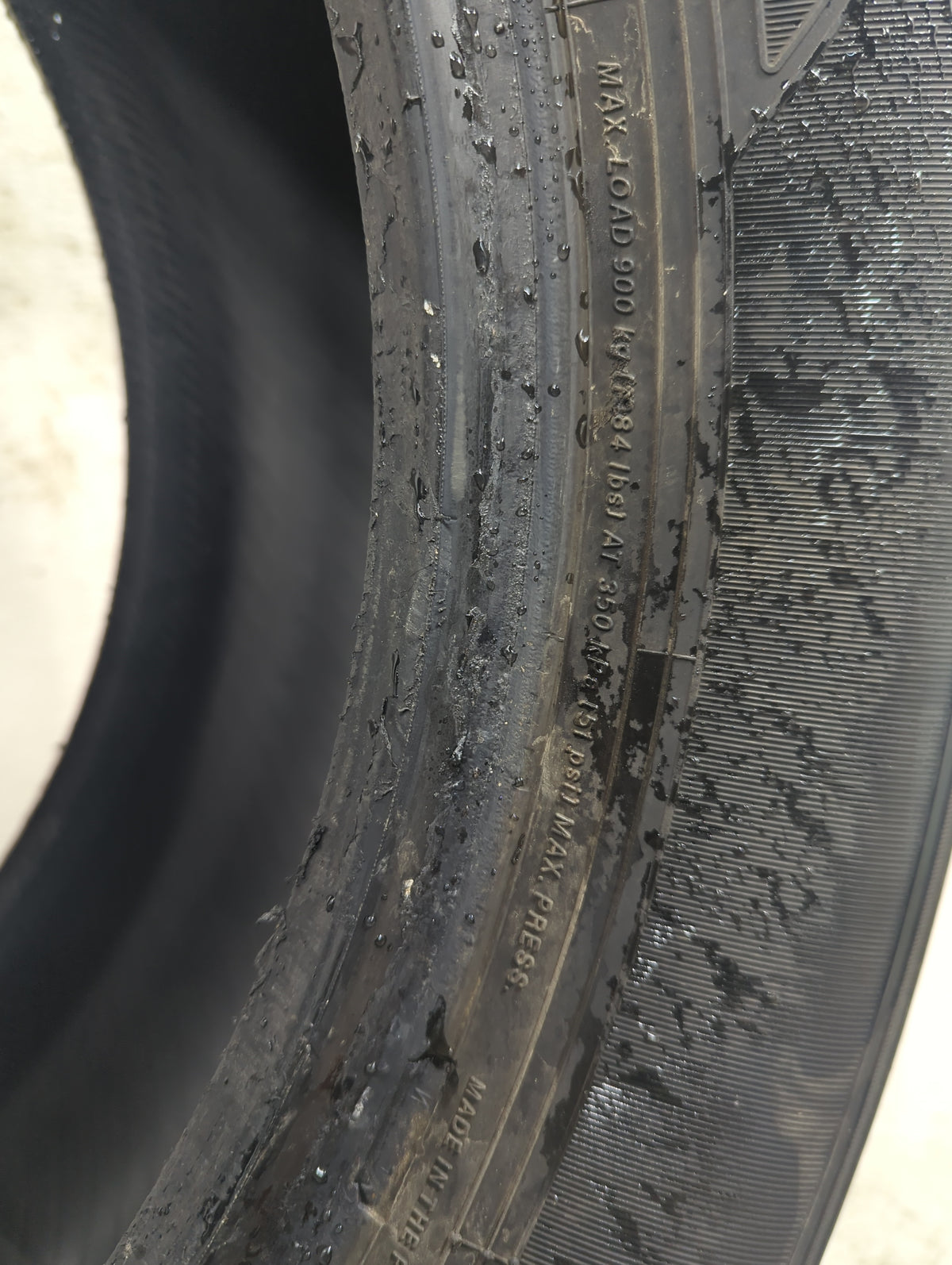 Used Tire 235/65R17 YOKOHAMA AVID S34 104T - Tread Depth 7/32 - Oemusedautoparts1.com