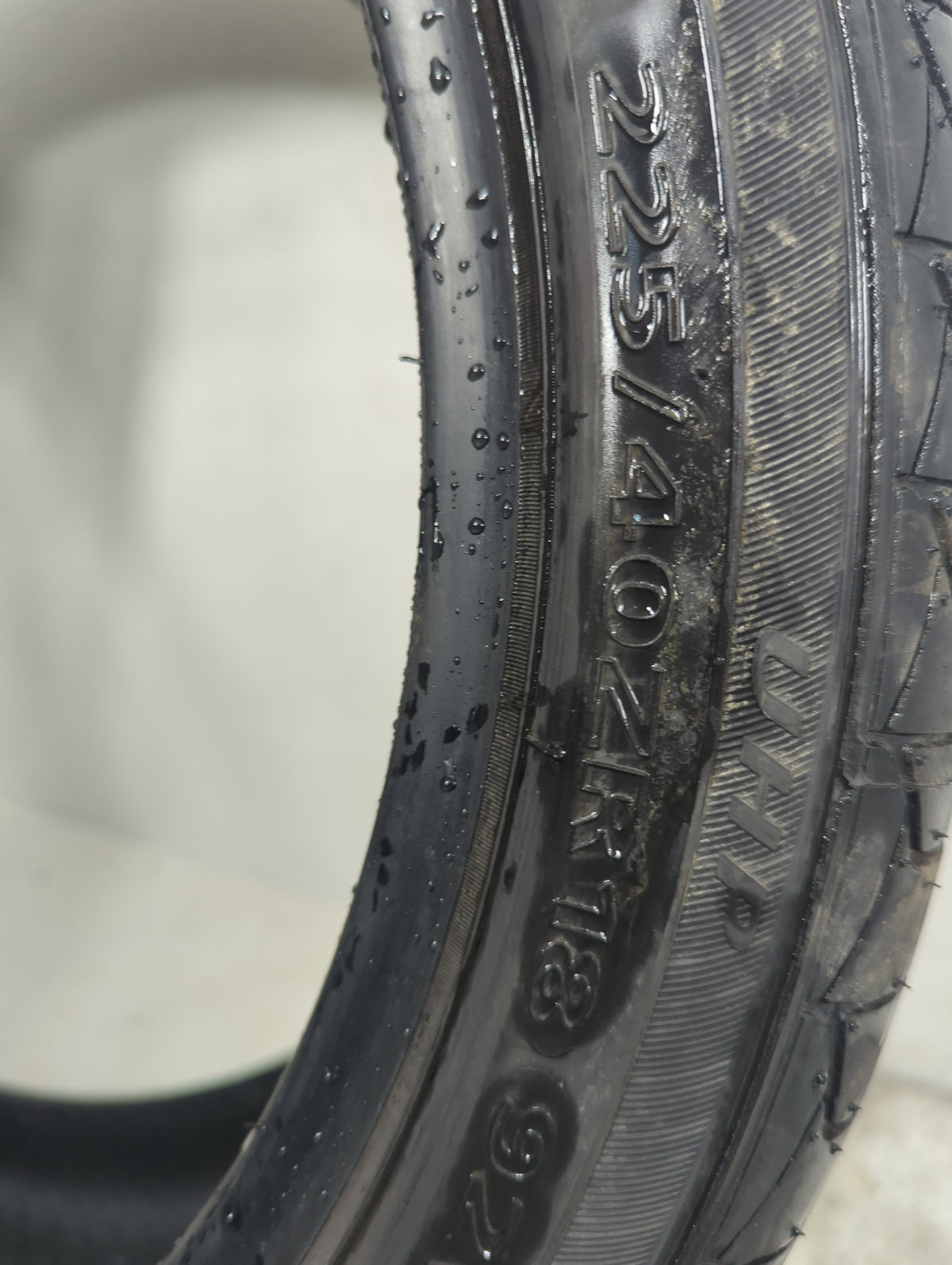 Used Tire 225/40R18 SENTURY UHP 92W - Tread Depth 9/32 - Oemusedautoparts1.com