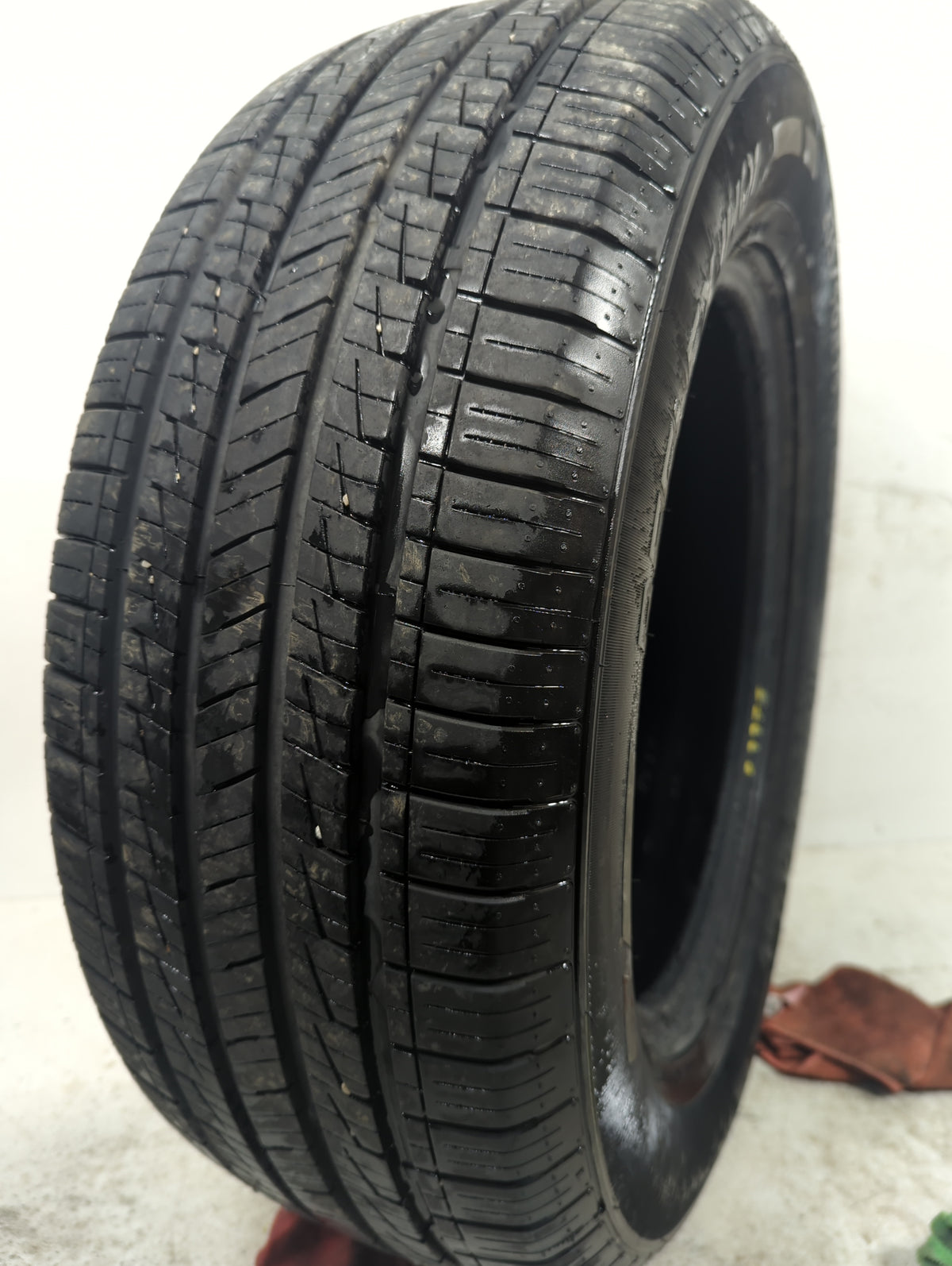Used Tire 235/60R16 IRONHEAD REFLEX SUV 100V - Tread Depth 10/32 - Oemusedautoparts1.com