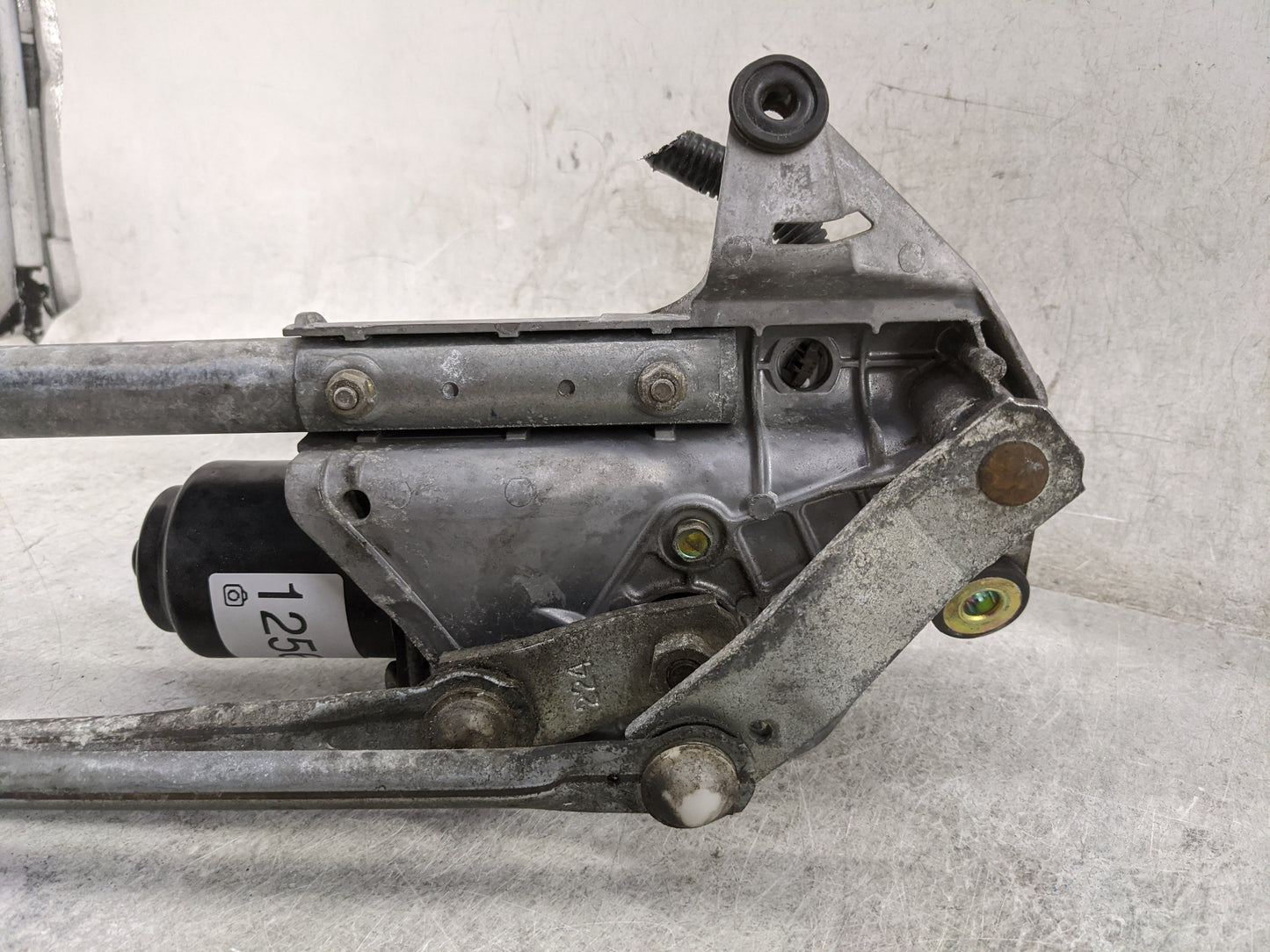 2004-2005 Acura Tl Front Windshield Wiper Motor Fits Fits 2003 2004 2005 2006 OEM Used Auto Parts - Oemusedautoparts1.com