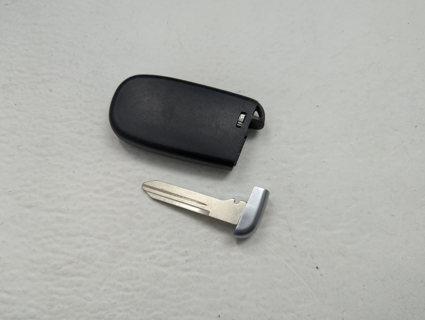 Keyless Entry Remote Fob WQ8-IKEYCL005AL 4 buttons - Oemusedautoparts1.com