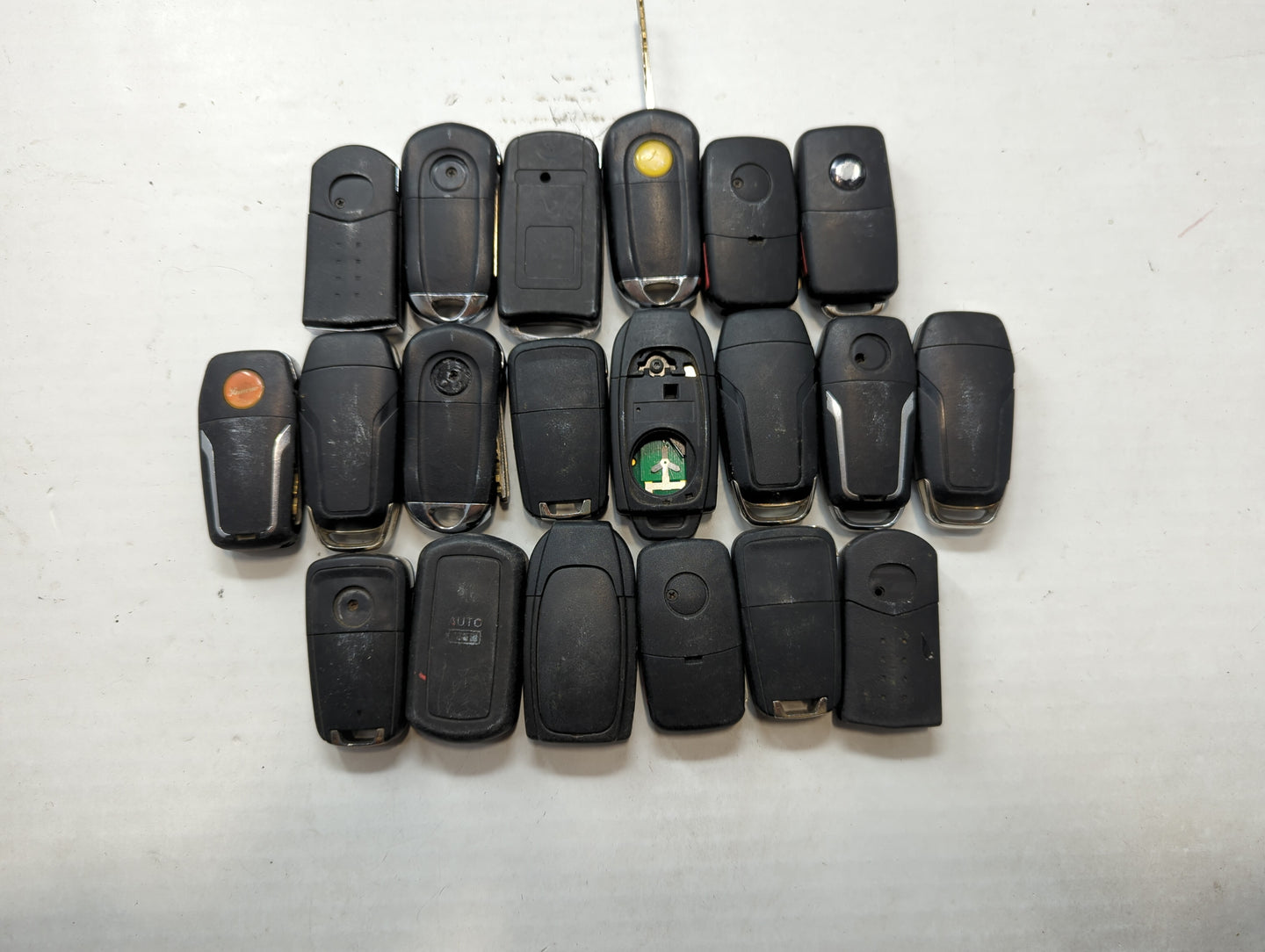 Lot of 24 Aftermarket Keyless Entry Remote Fob MIXED FCC IDS MIXED PART - Oemusedautoparts1.com