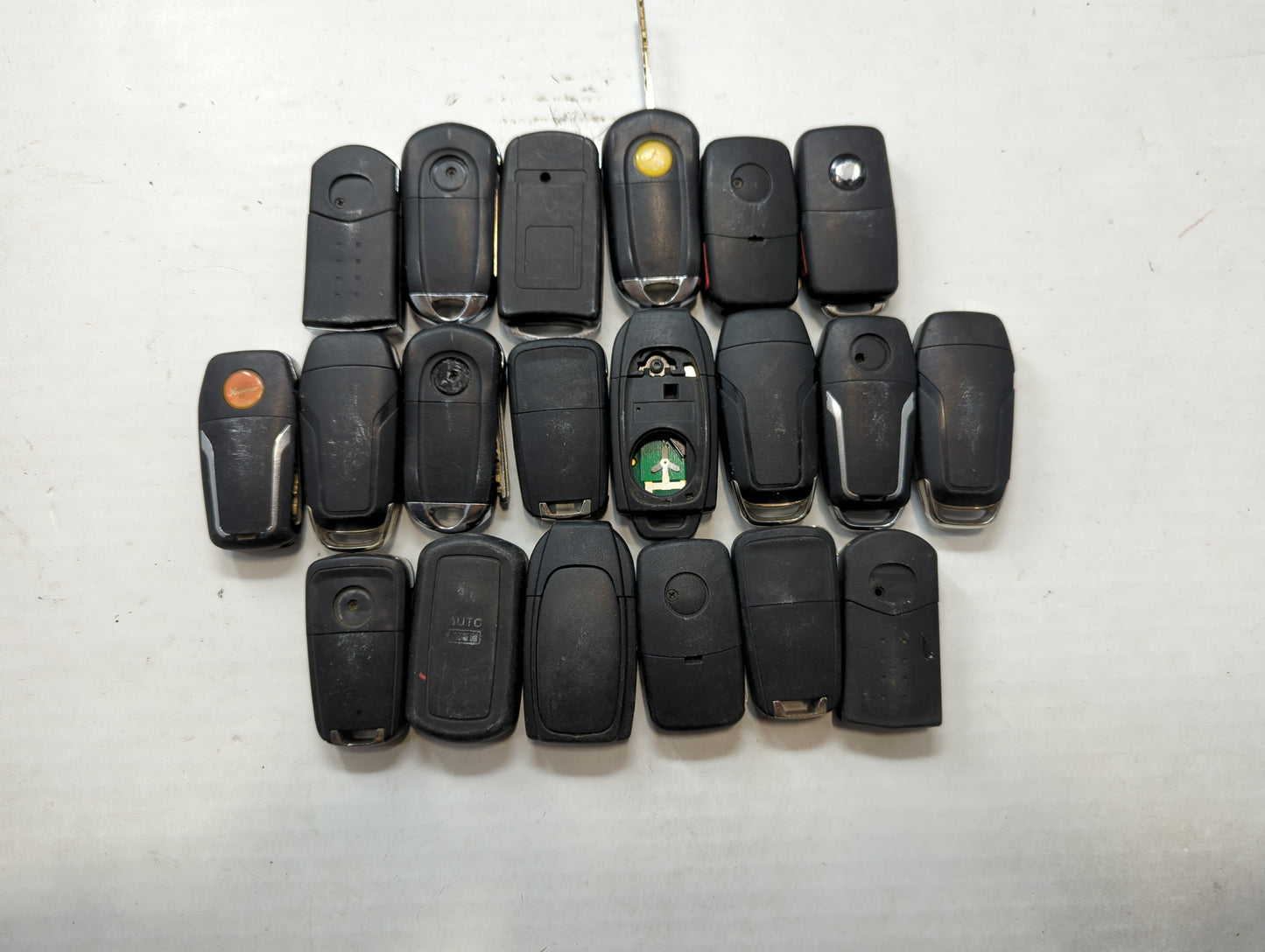 Lot of 24 Aftermarket Keyless Entry Remote Fob MIXED FCC IDS MIXED PART - Oemusedautoparts1.com