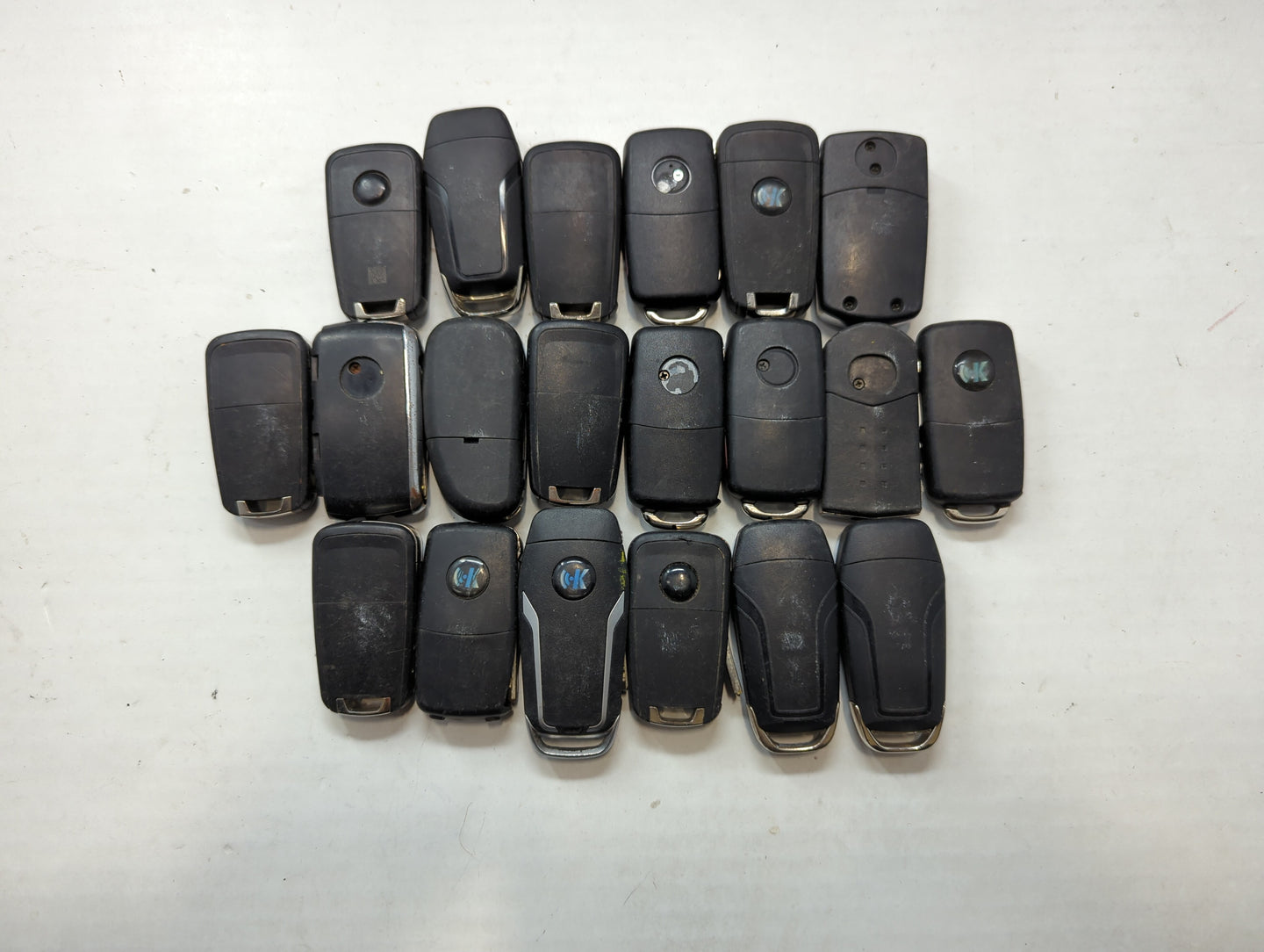 Lot of 24 Aftermarket Keyless Entry Remote Fob MIXED FCC IDS MIXED PART - Oemusedautoparts1.com