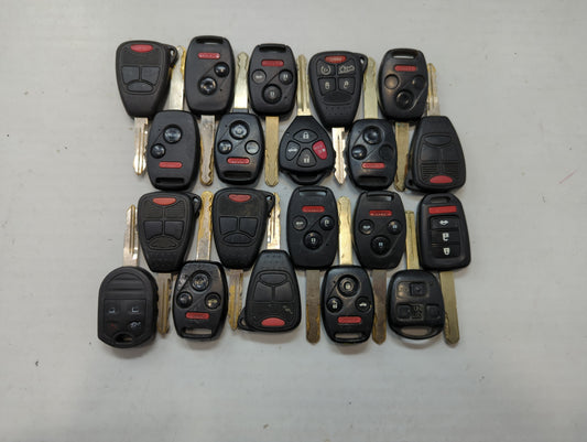 Lot of 25 Aftermarket Keyless Entry Remote Fob MIXED FCC IDS MIXED PART - Oemusedautoparts1.com