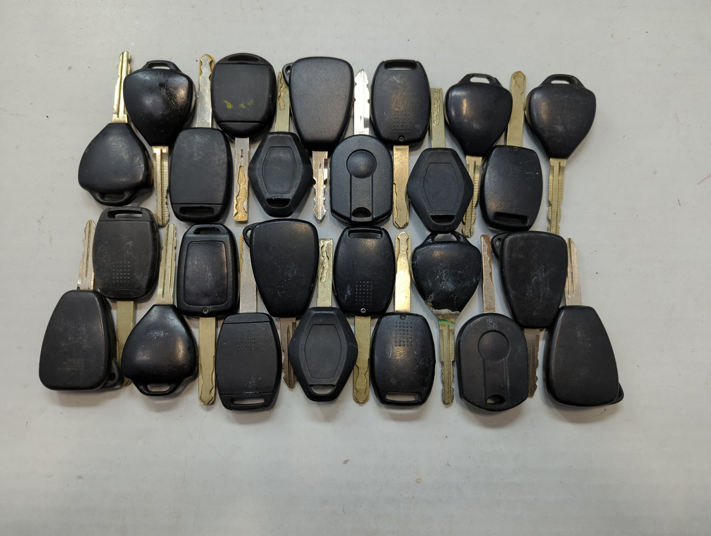 Lot of 25 Aftermarket Keyless Entry Remote Fob MIXED FCC IDS MIXED PART - Oemusedautoparts1.com