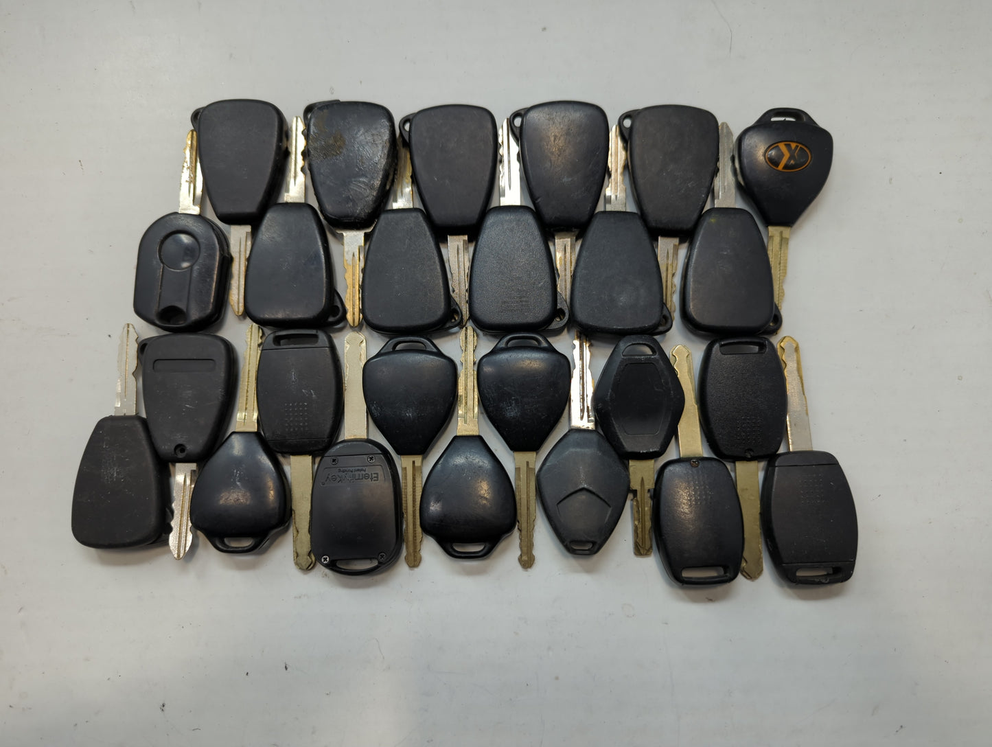 Lot of 25 Aftermarket Keyless Entry Remote Fob MIXED FCC IDS MIXED PART - Oemusedautoparts1.com