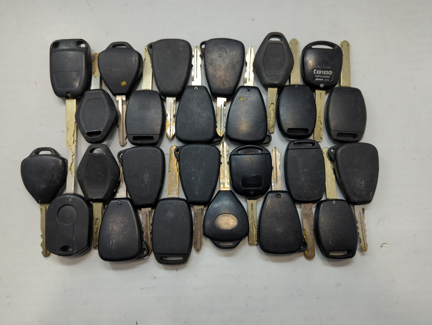 Lot of 25 Aftermarket Keyless Entry Remote Fob MIXED FCC IDS MIXED PART - Oemusedautoparts1.com