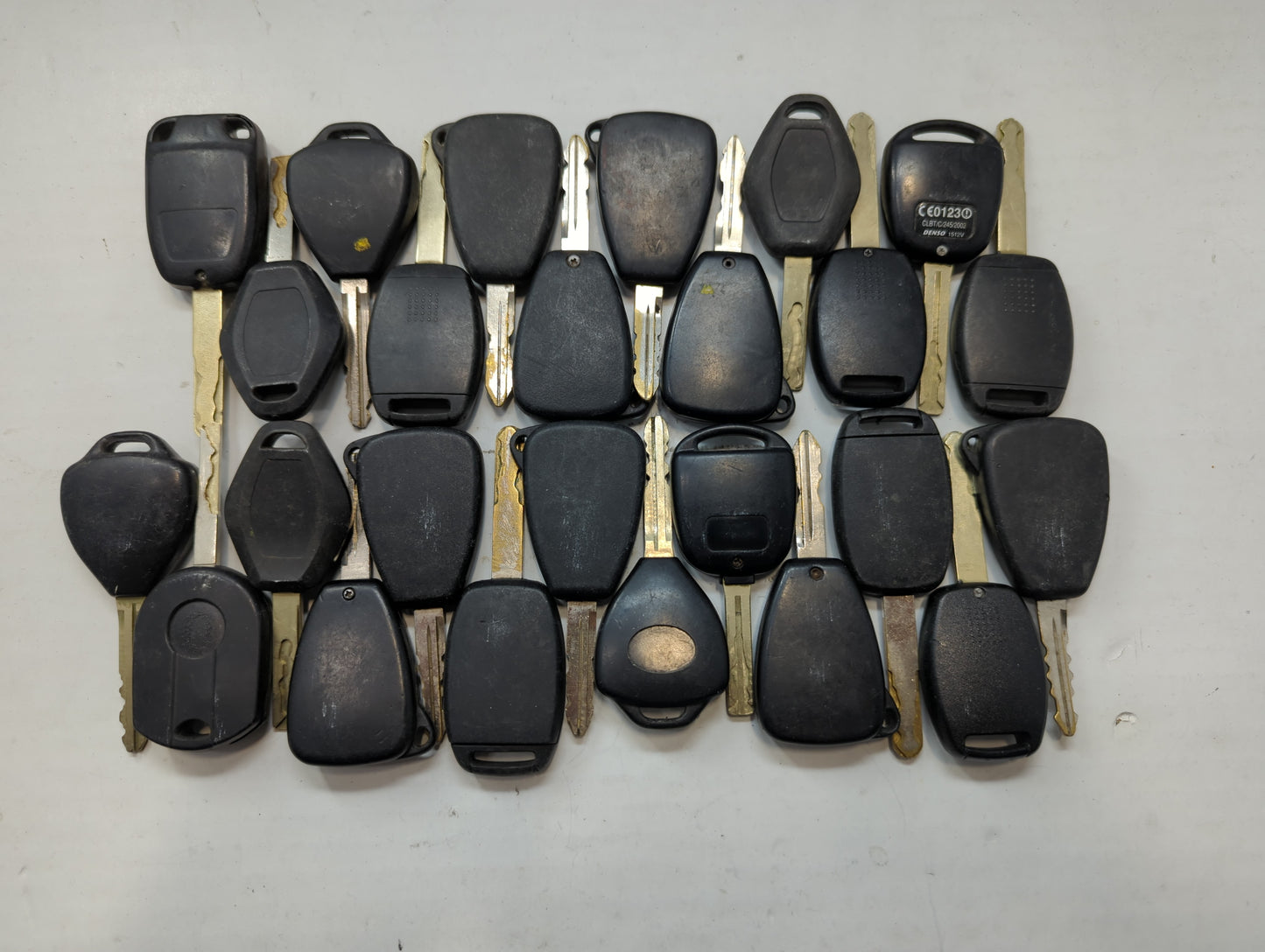 Lot of 25 Aftermarket Keyless Entry Remote Fob MIXED FCC IDS MIXED PART - Oemusedautoparts1.com