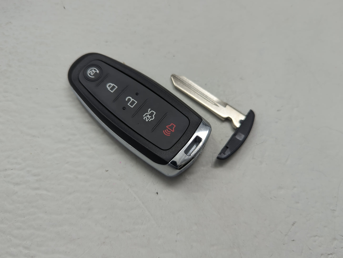 Ford Keyless Entry Remote Fob X32-FDSSG000 FDSSL-G000 5 buttons - Oemusedautoparts1.com