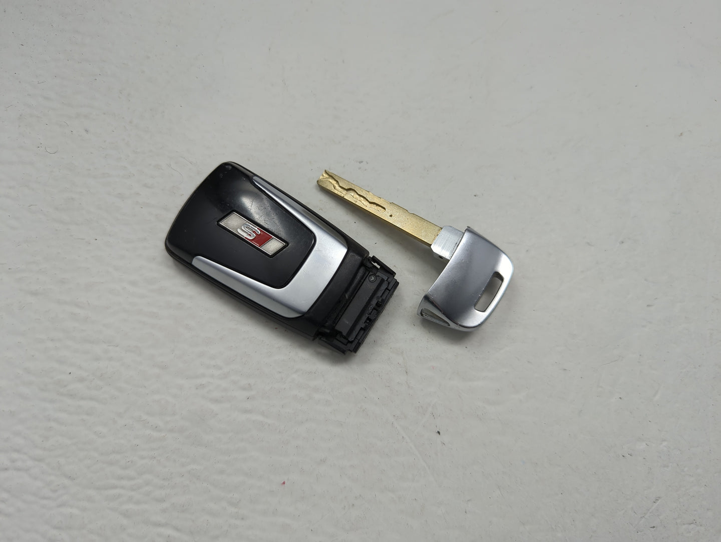 Audi Keyless Entry Remote Fob IYZ-AK01 8W0.959.754.CD | 8W0959754CD 4 buttons - Oemusedautoparts1.com