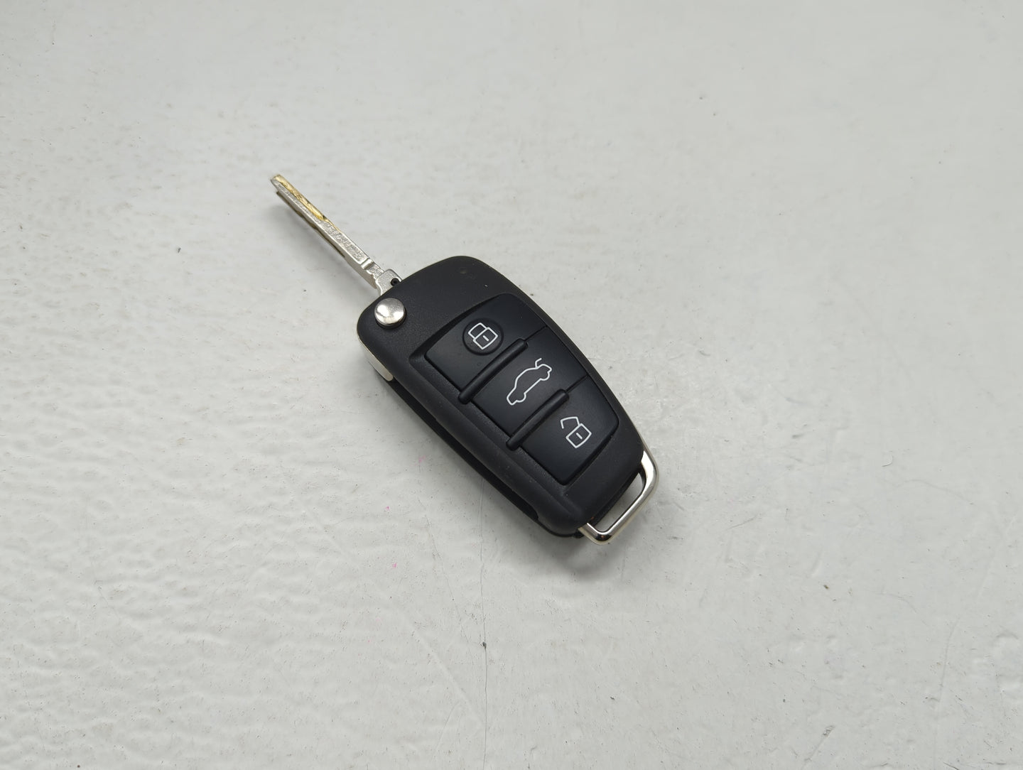 Audi Keyless Entry Remote Fob NBGFS12A71 81A 837 220 A | 81A837220A 4 buttons - Oemusedautoparts1.com