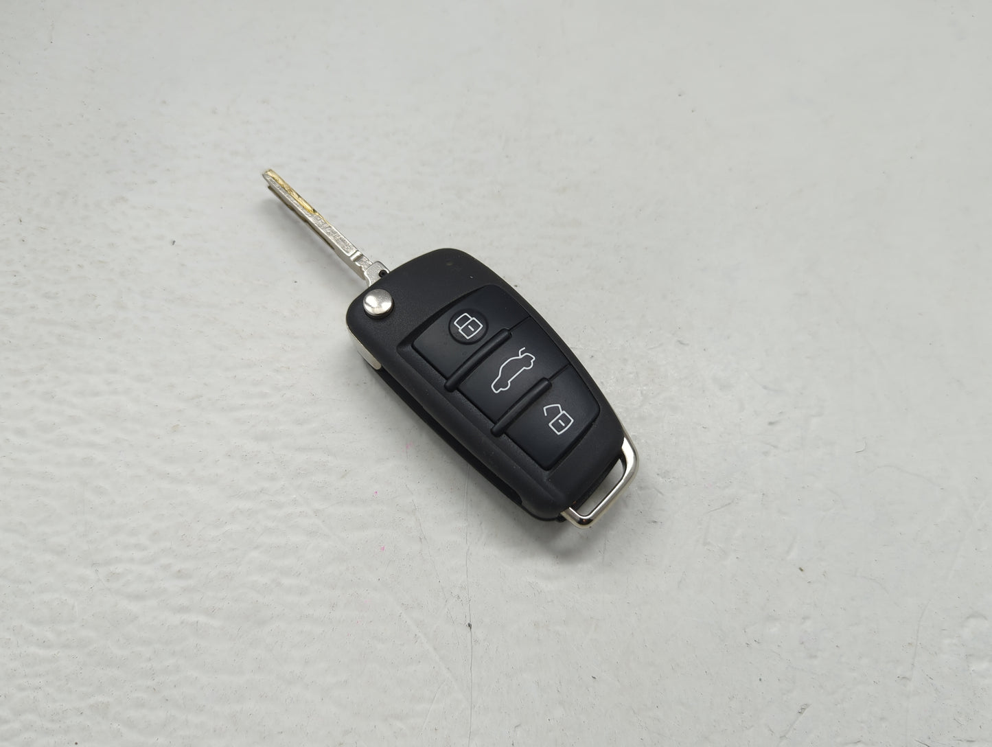 Audi Keyless Entry Remote Fob NBGFS12A71 81A 837 220 A | 81A837220A 4 buttons - Oemusedautoparts1.com