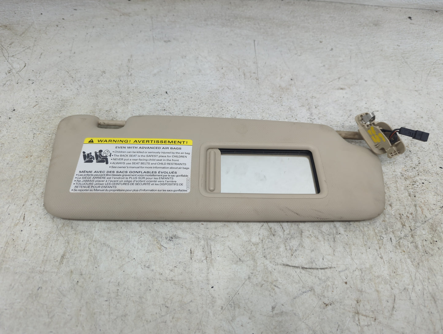 2009-2012 Audi Q5 Sun Visor Shade Replacement Passenger Right Mirror Fits Fits 2009 2010 2011 2012 OEM Used Auto Parts - Oem