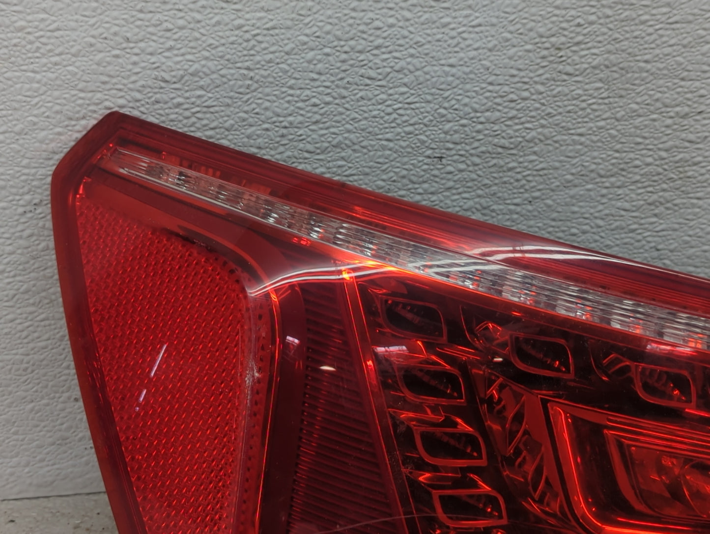 2009-2017 Audi Q5 Tail Light Assembly Driver Left OEM Fits Fits 2009 2010 2011 2012 2013 2014 2015 2016 2017 OEM Used Auto P