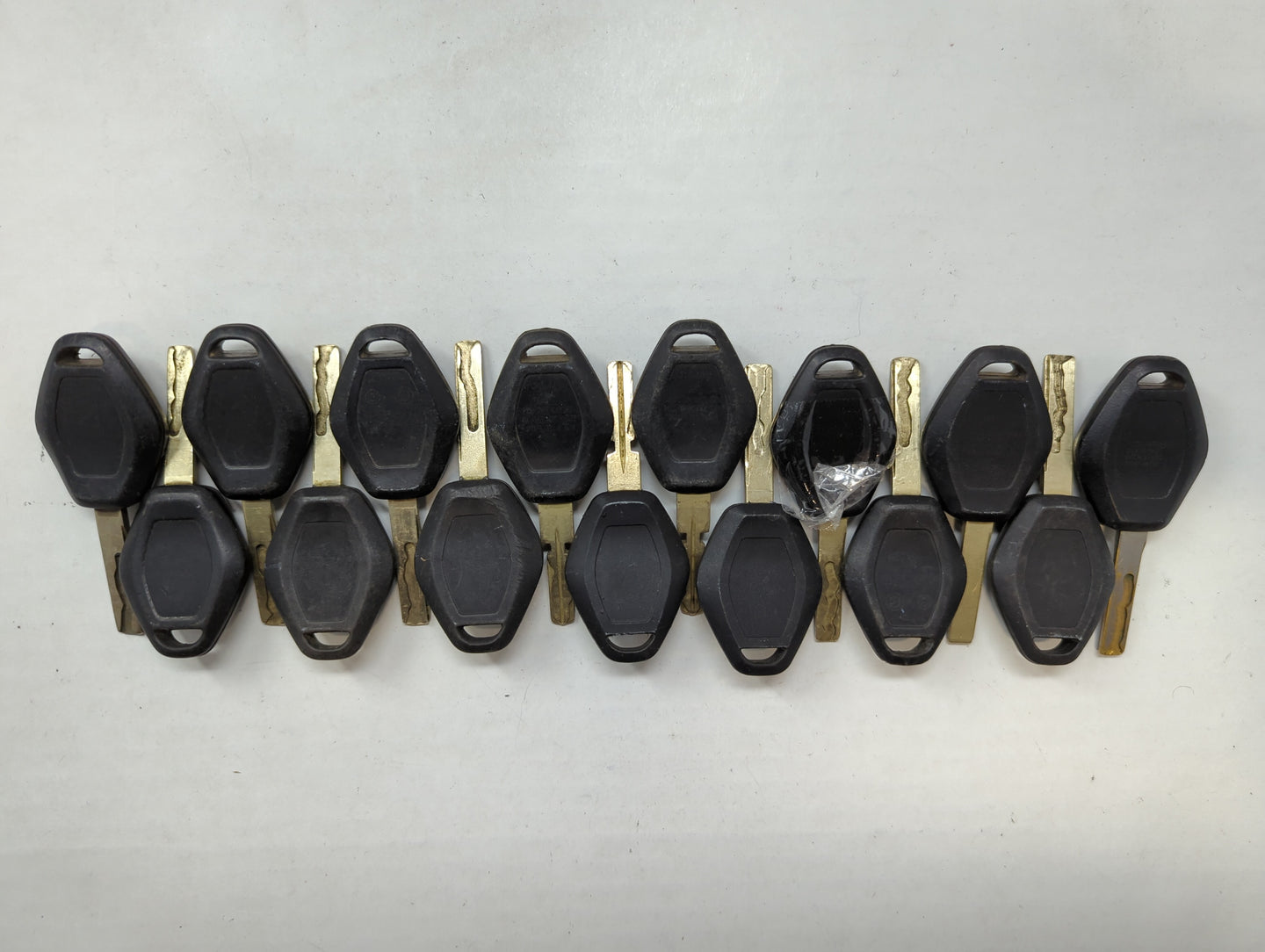 Lot of 15 Bmw Keyless Entry Remote Fob UNKNOWN MIXED PART NUMBERS - Oemusedautoparts1.com