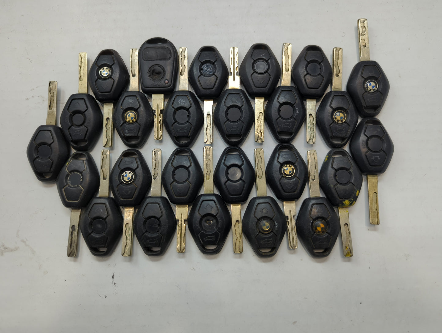 Lot of 25 Bmw Keyless Entry Remote Fob LX8 FZV MIXED PART NUMBERS - Oemusedautoparts1.com