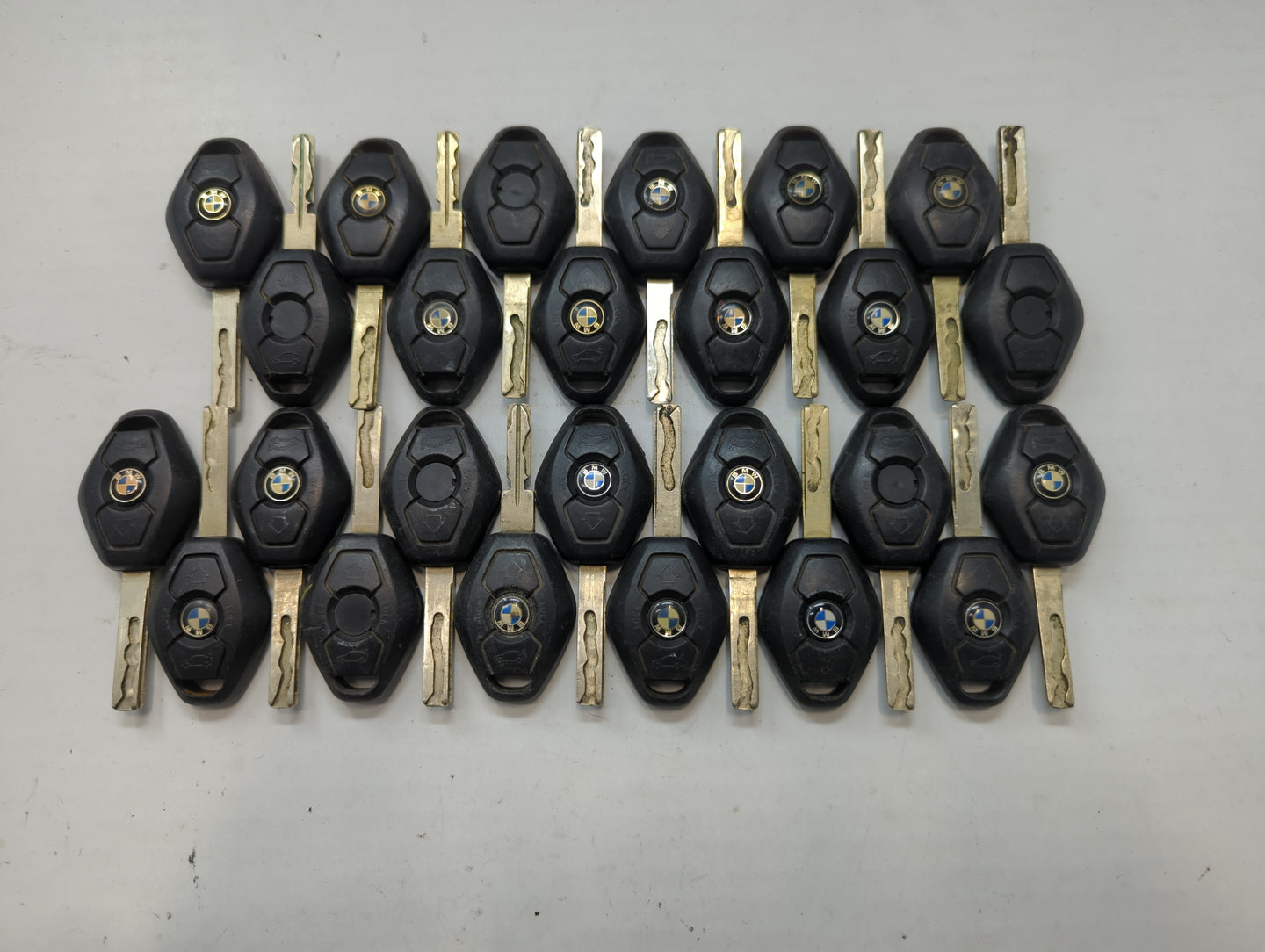 Lot of 25 Bmw Keyless Entry Remote Fob LX8-FZV | LX8-FZVS2 MIXED PART - Oemusedautoparts1.com