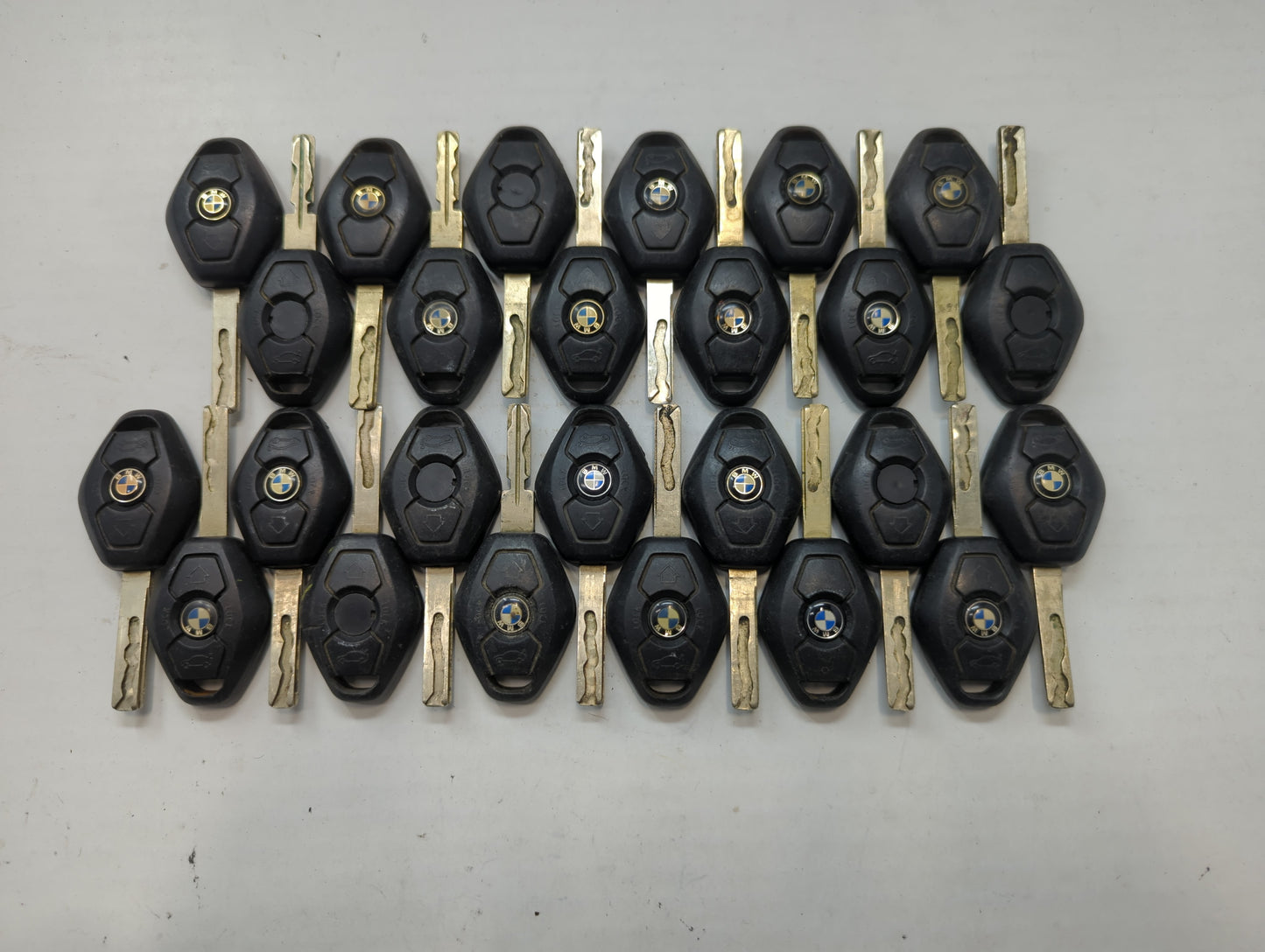 Lot of 25 Bmw Keyless Entry Remote Fob LX8-FZV | LX8-FZVS2 MIXED PART - Oemusedautoparts1.com