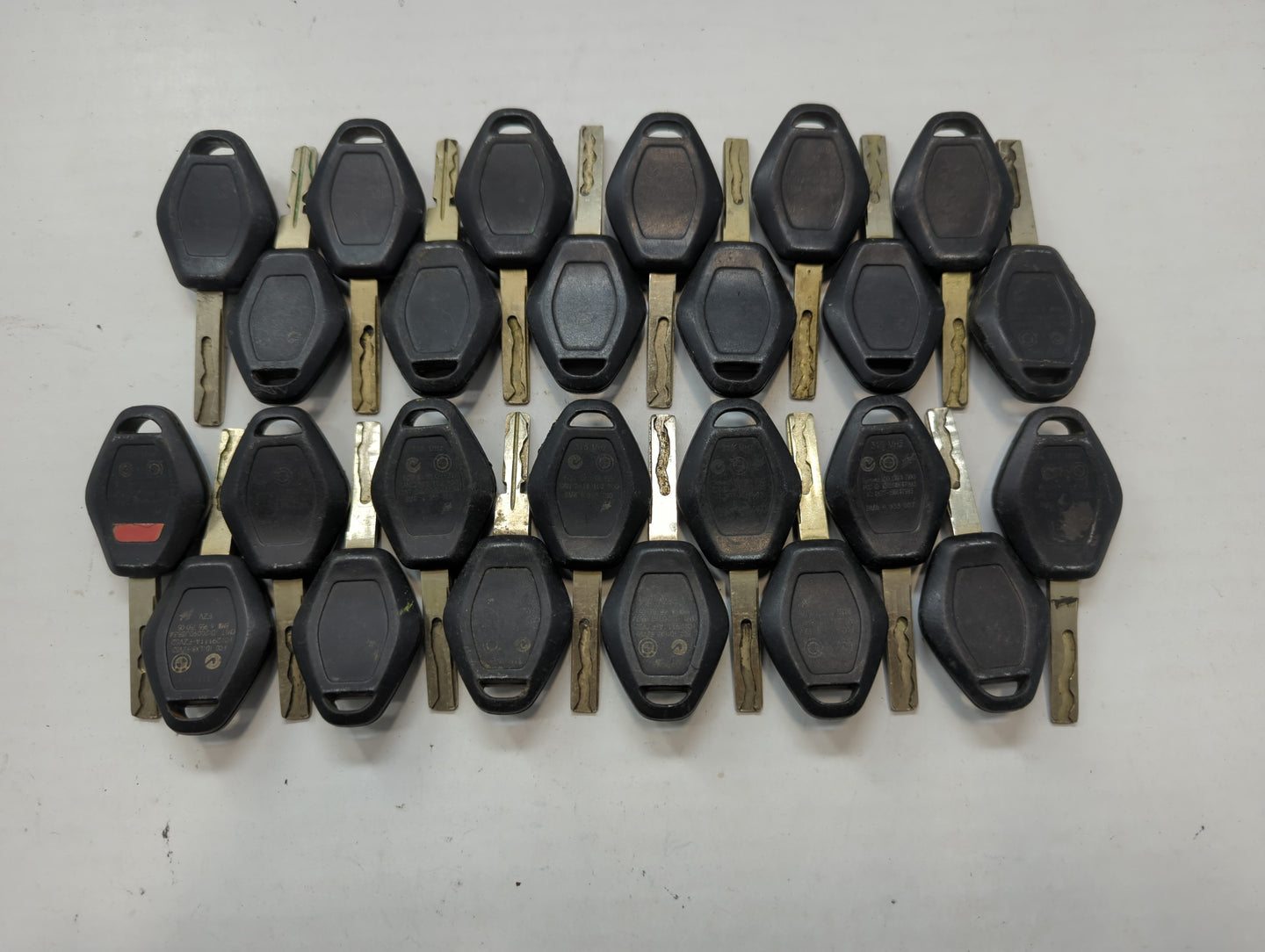 Lot of 25 Bmw Keyless Entry Remote Fob LX8-FZV | LX8-FZVS2 MIXED PART - Oemusedautoparts1.com