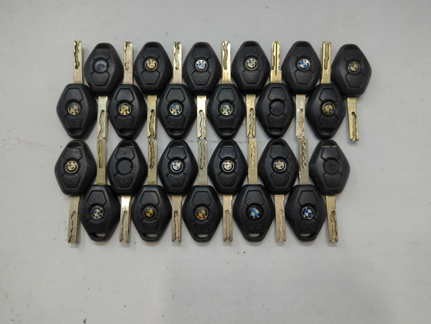 Lot of 25 Bmw Keyless Entry Remote Fob LX8-FZV | LX8-FZVS2 MIXED PART - Oemusedautoparts1.com