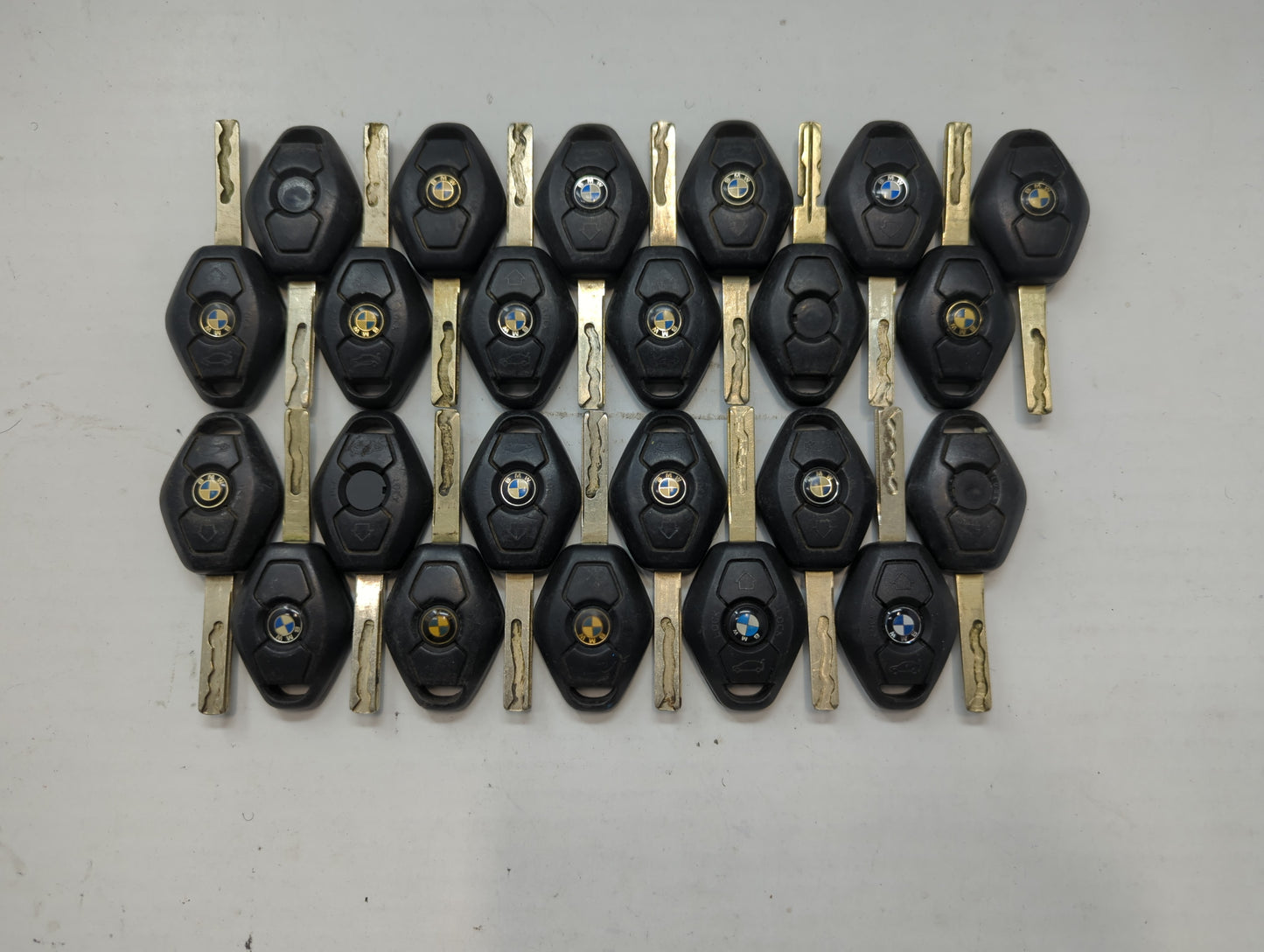 Lot of 25 Bmw Keyless Entry Remote Fob LX8-FZV | LX8-FZVS2 MIXED PART - Oemusedautoparts1.com