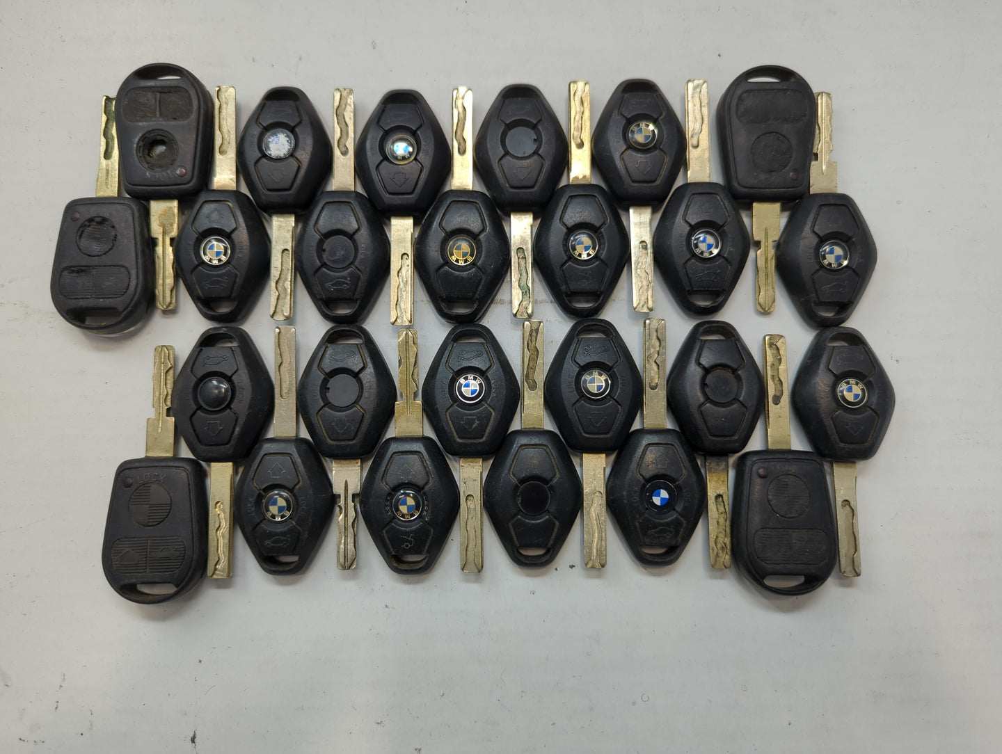 Lot of 25 Bmw Keyless Entry Remote Fob LX8-FZV | LX8-FZVS2 MIXED PART - Oemusedautoparts1.com