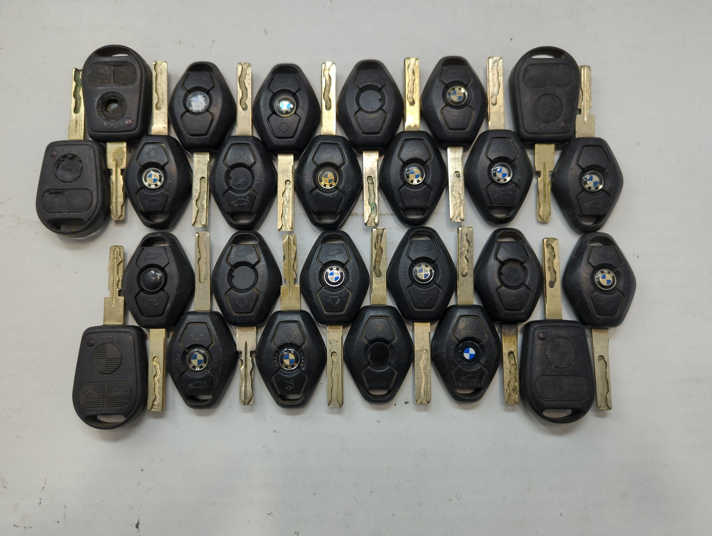 Lot of 25 Bmw Keyless Entry Remote Fob LX8-FZV | LX8-FZVS2 MIXED PART - Oemusedautoparts1.com