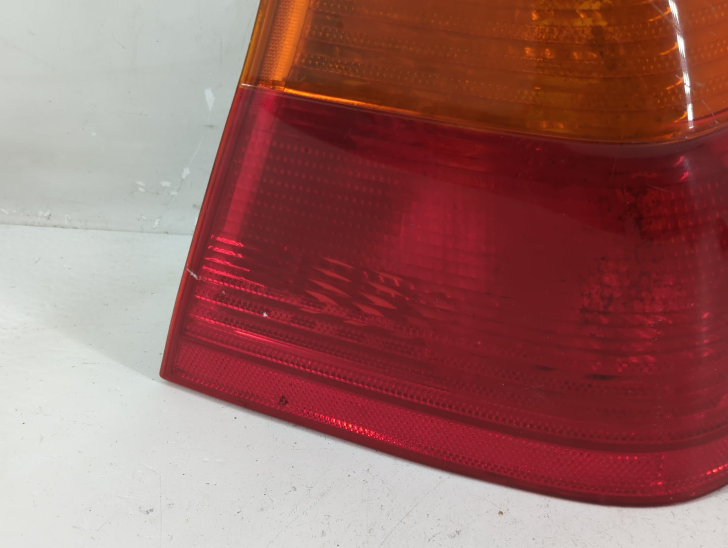 1999-2000 Bmw 323i Tail Light Assembly Passenger Right OEM P/N:8 364 922 Fits Fits 1999 2000 2001 OEM Used Auto Parts - Oemu