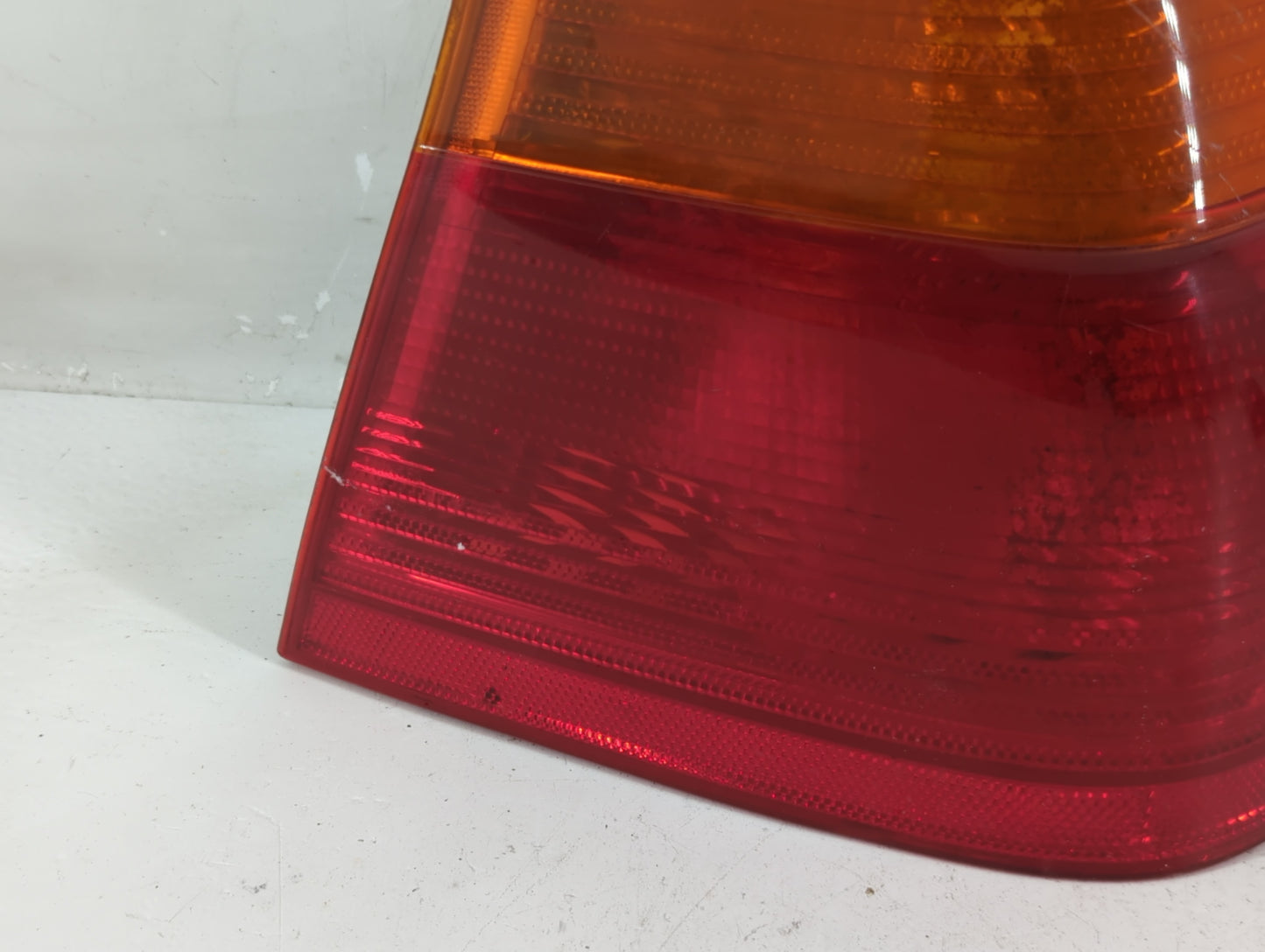 1999-2000 Bmw 323i Tail Light Assembly Passenger Right OEM P/N:8 364 922 Fits Fits 1999 2000 2001 OEM Used Auto Parts - Oemu