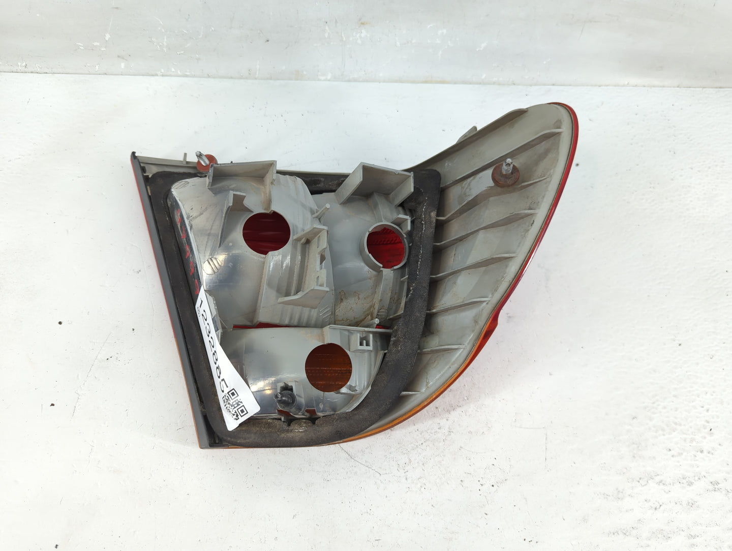 1999-2000 Bmw 323i Tail Light Assembly Passenger Right OEM P/N:8 364 922 Fits Fits 1999 2000 2001 OEM Used Auto Parts - Oemu