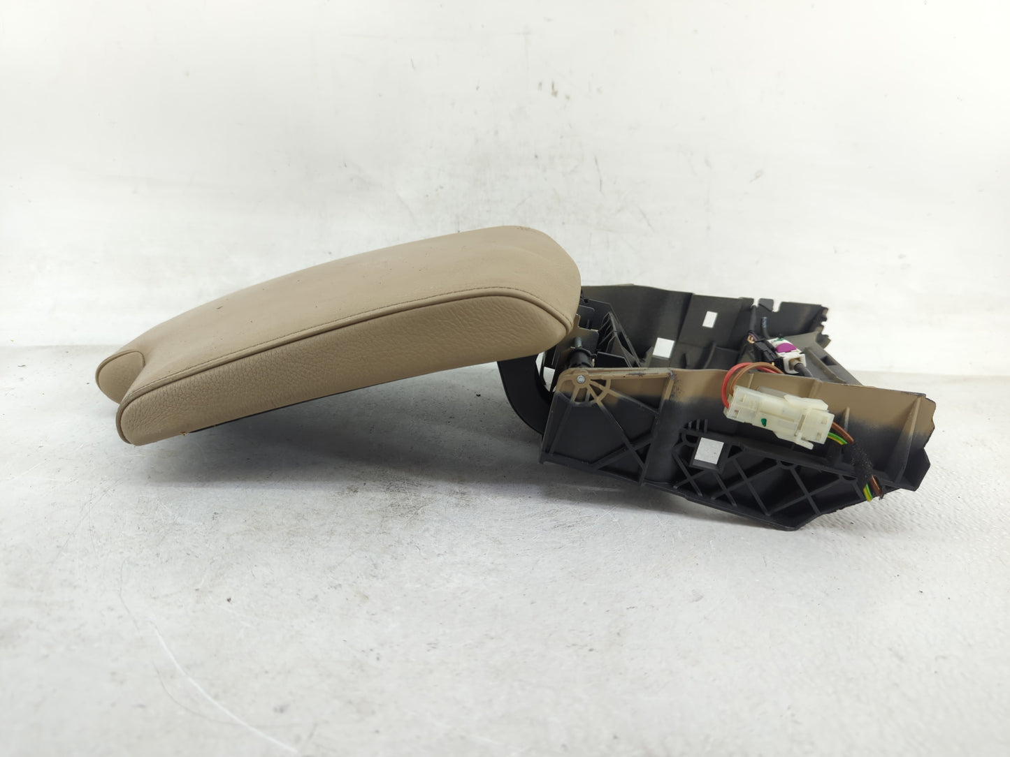 0 Bmw 328xi Center Console Armrest Cover Lid Fits Fits 206 2007 2008 OEM Used Auto Parts - Oemusedautoparts1.com