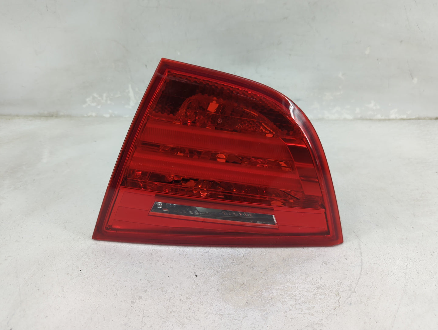 Bmw 328i Xdrive Passenger Right Side Deck Lid Mounted Tail Light - Oemusedautoparts1.com