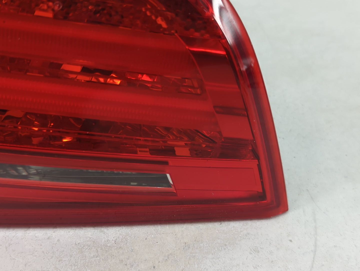 Bmw 328i Xdrive Passenger Right Side Deck Lid Mounted Tail Light - Oemusedautoparts1.com