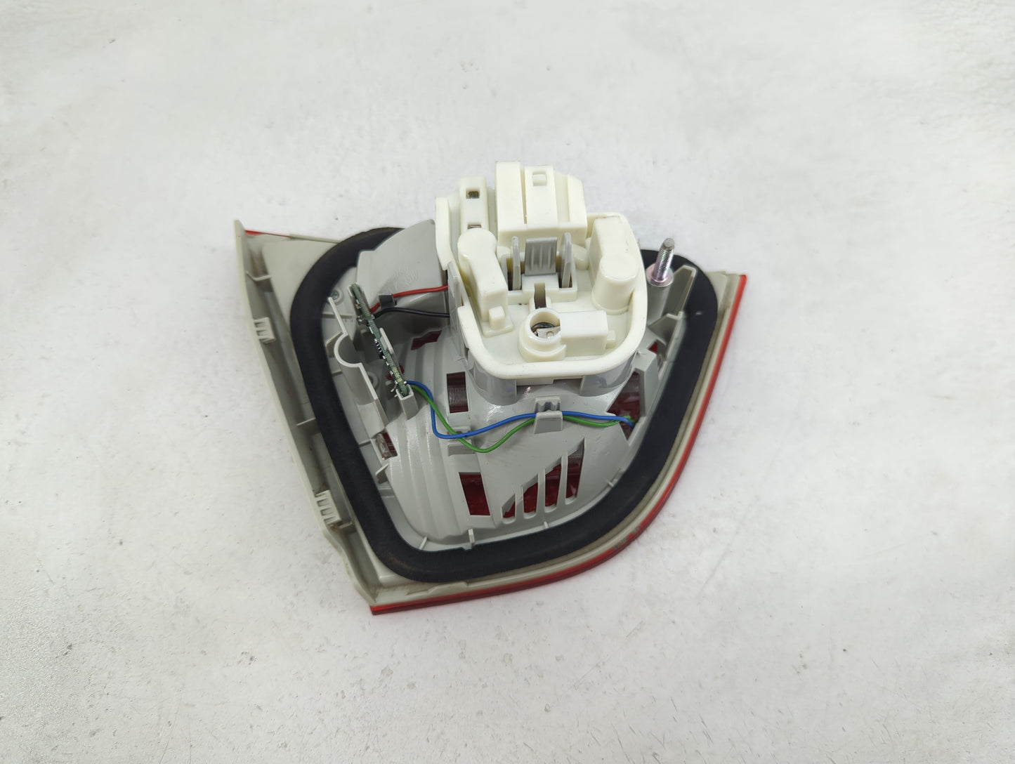 Bmw 328i Xdrive Passenger Right Side Deck Lid Mounted Tail Light - Oemusedautoparts1.com