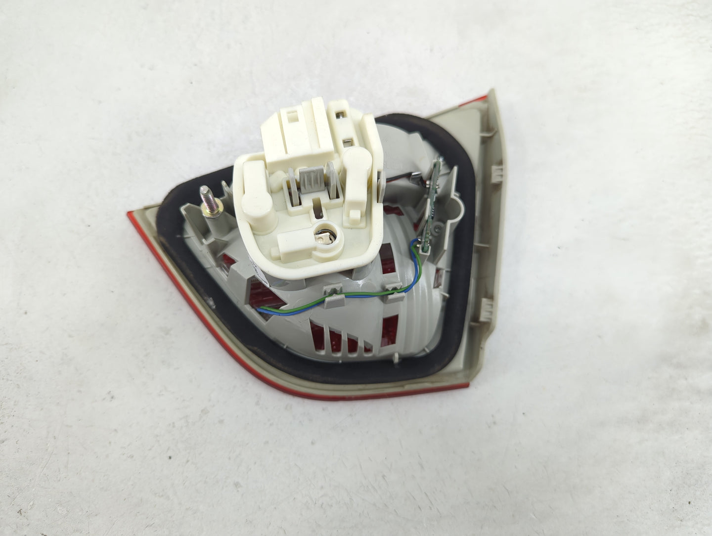Bmw 328i Xdrive Driver Left Side Deck Lid Mounted Tail Light - Oemusedautoparts1.com