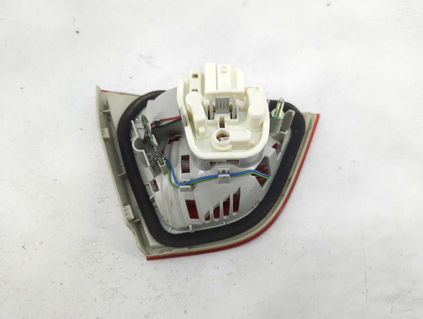 Bmw 335i Xdrive Passenger Right Side Deck Lid Mounted Tail Light - Oemusedautoparts1.com
