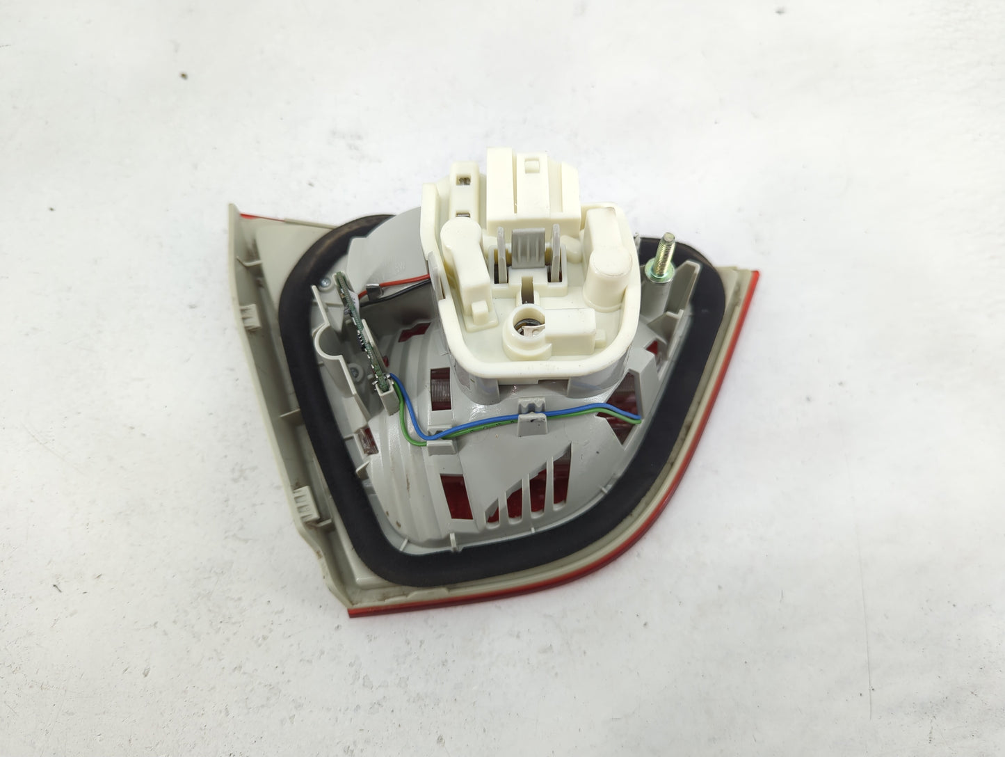 Bmw 335i Xdrive Passenger Right Side Deck Lid Mounted Tail Light - Oemusedautoparts1.com