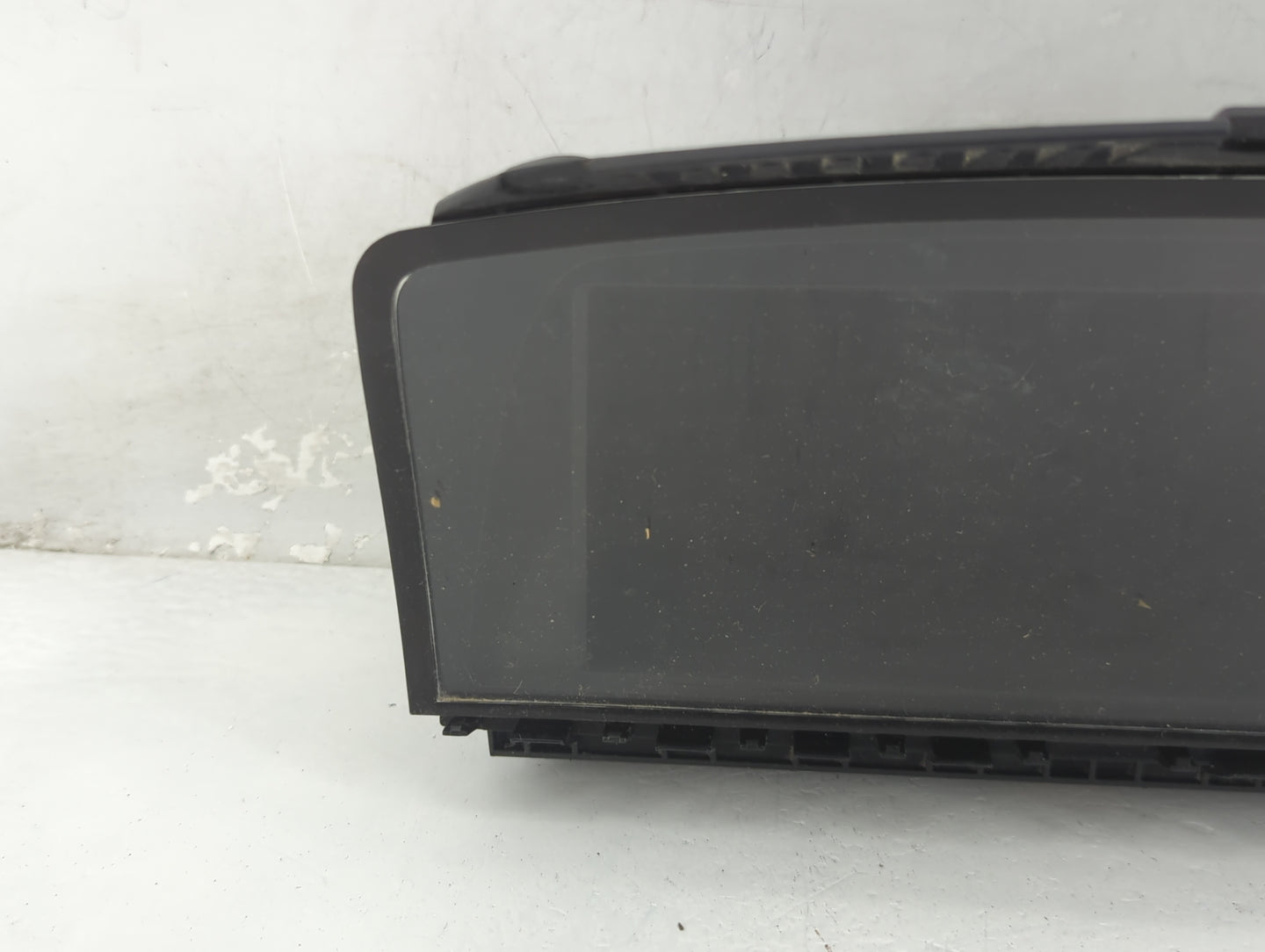 Bmw 750li Information Display Screen - Oemusedautoparts1.com