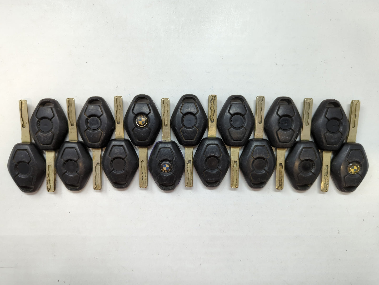 Lot of 30 Bmw X3 Keyless Entry Remote Fob LX8-FZV 8 377 809 9 | 83778099 - Oemusedautoparts1.com