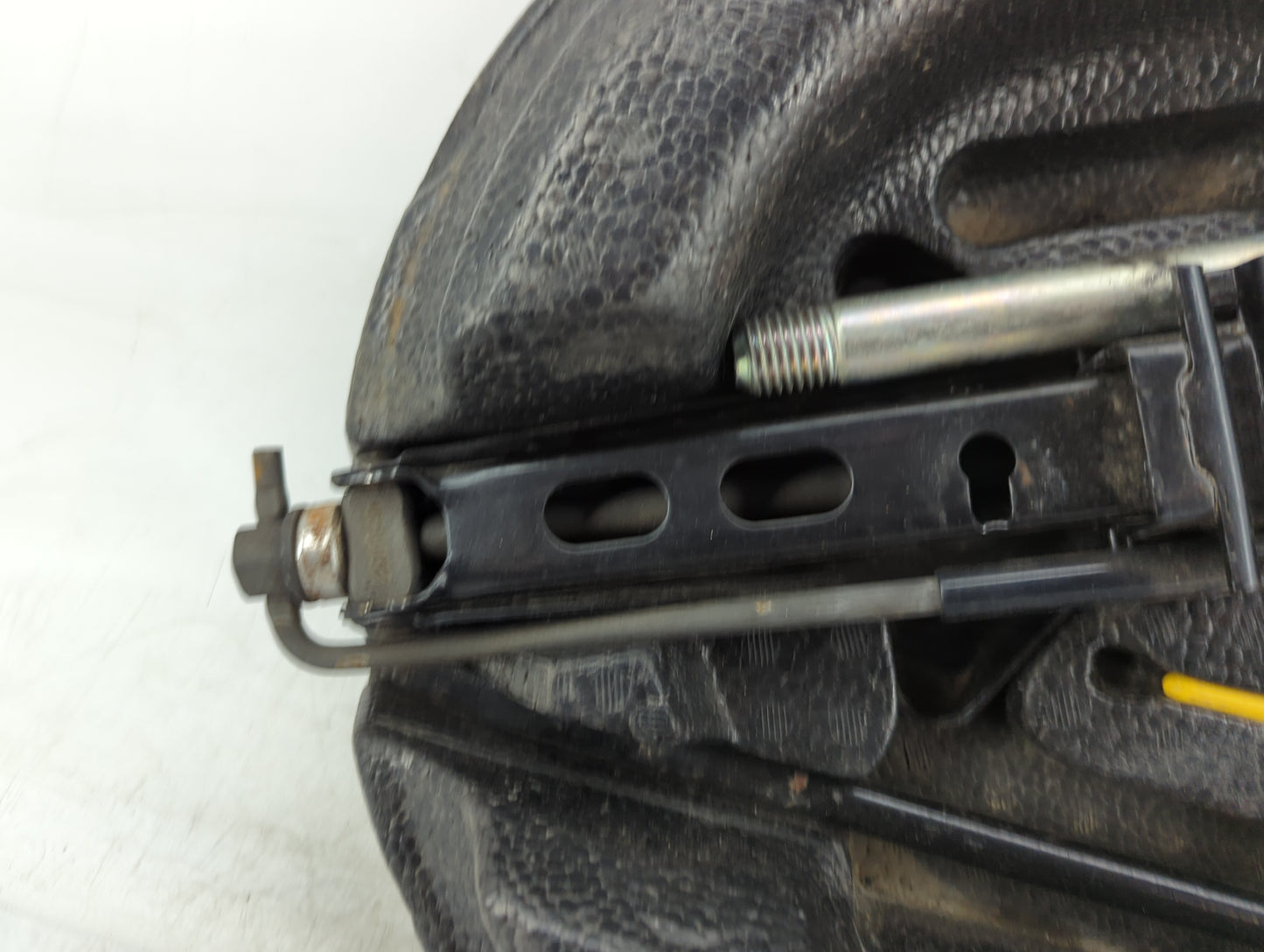 2001 Buick Century Spare Scissor Car Jack 1122642 - Oemusedautoparts1.com