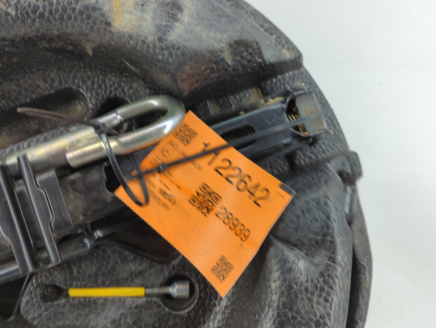 2001 Buick Century Spare Scissor Car Jack 1122642 - Oemusedautoparts1.com