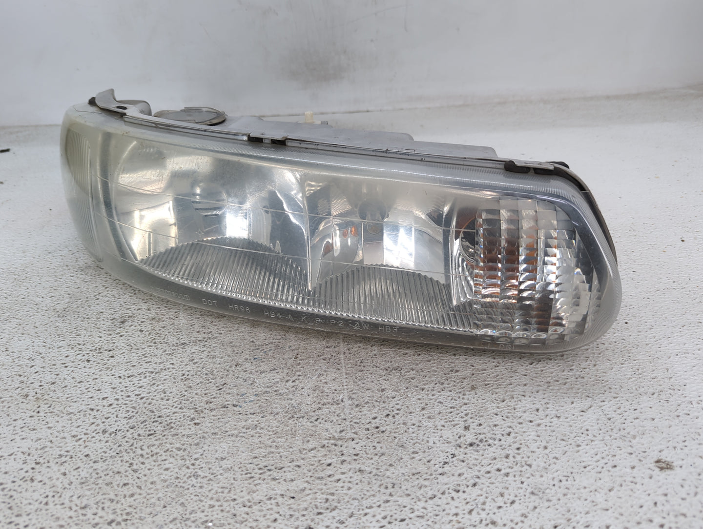 1997-2001 Buick Century Passenger Right Oem Head Light Headlight Lamp - Oemusedautoparts1.com