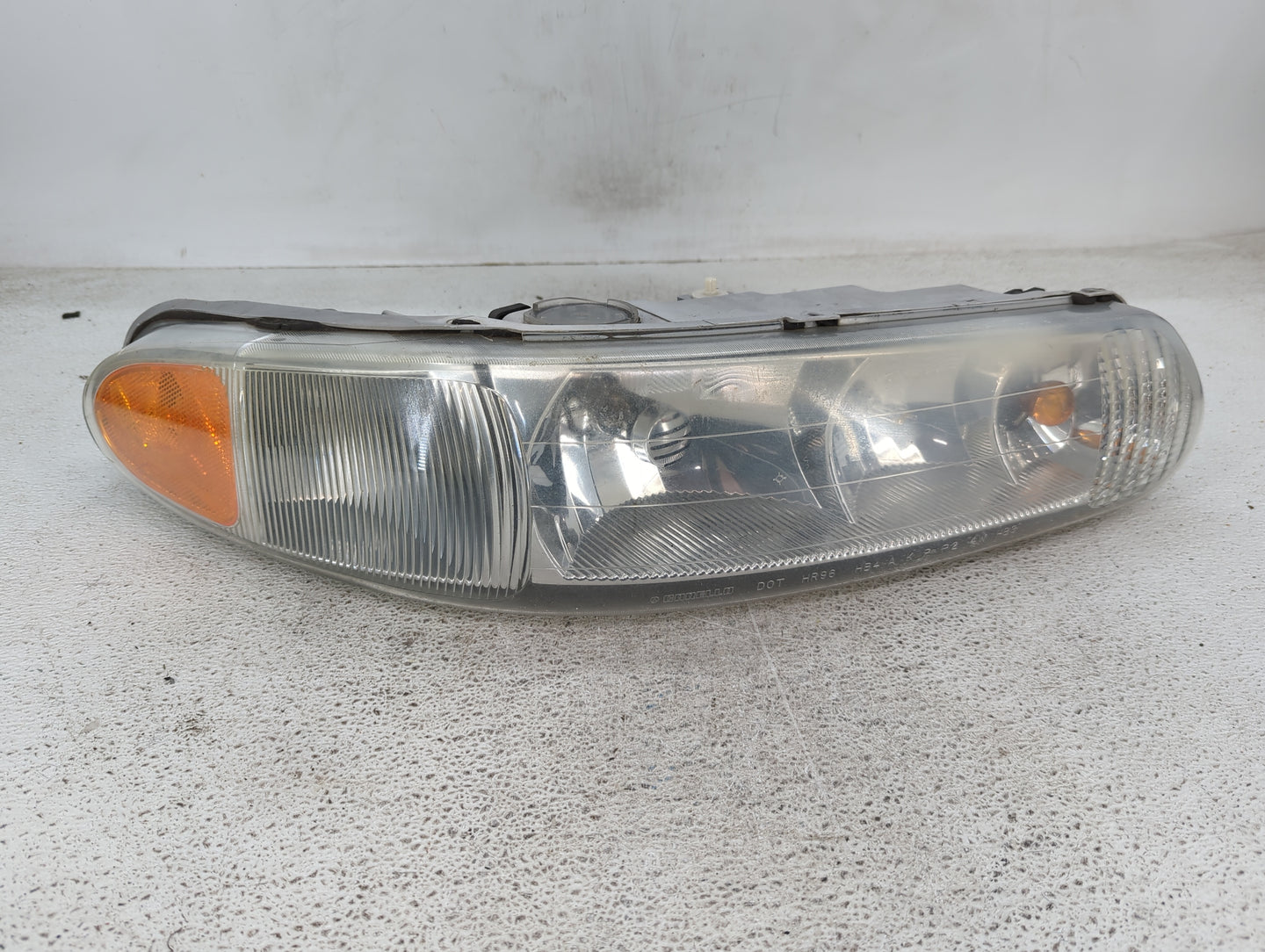 1997-2001 Buick Century Passenger Right Oem Head Light Headlight Lamp - Oemusedautoparts1.com