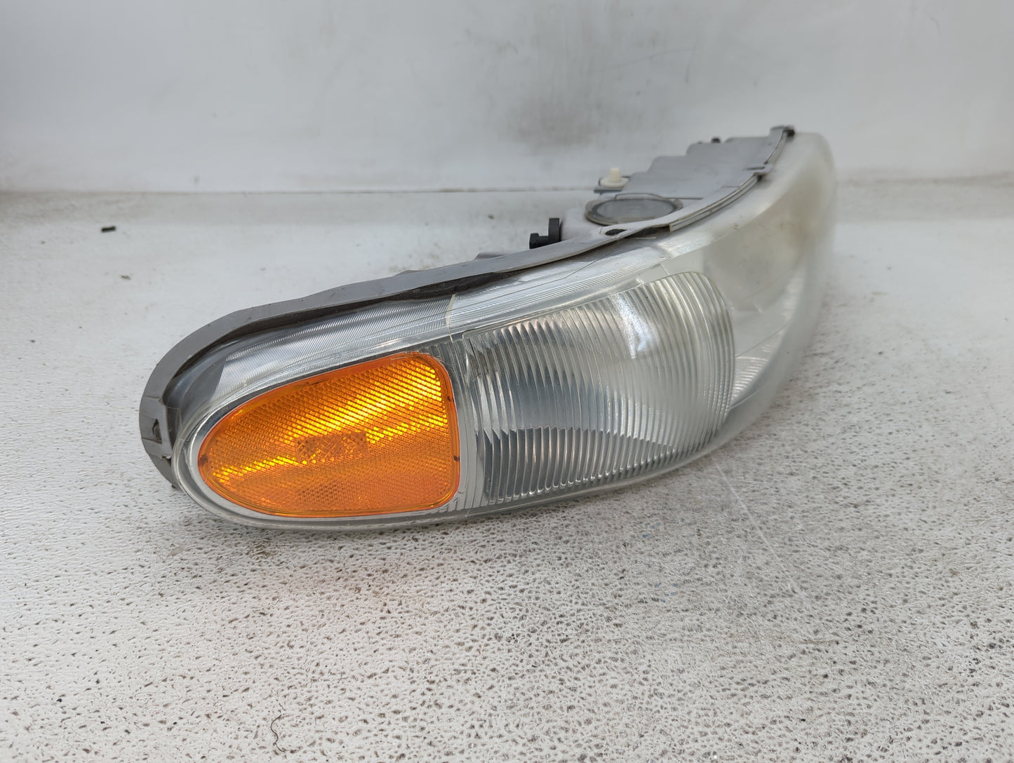1997-2001 Buick Century Passenger Right Oem Head Light Headlight Lamp - Oemusedautoparts1.com
