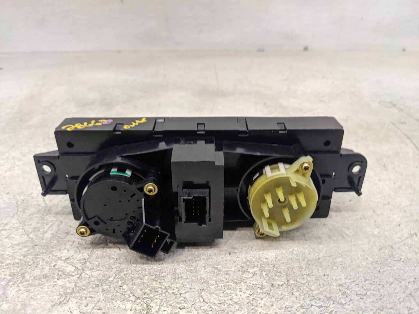 1997-1999 Buick Century Climate Control Module Temperature AC/Heater Replacement Fits Fits 1997 1998 1999 OEM Used Auto Part