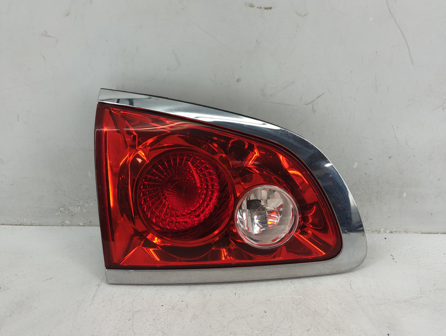 2008-2012 Buick Enclave Passenger Right Side Deck Lid Mounted Tail Light - Oemusedautoparts1.com