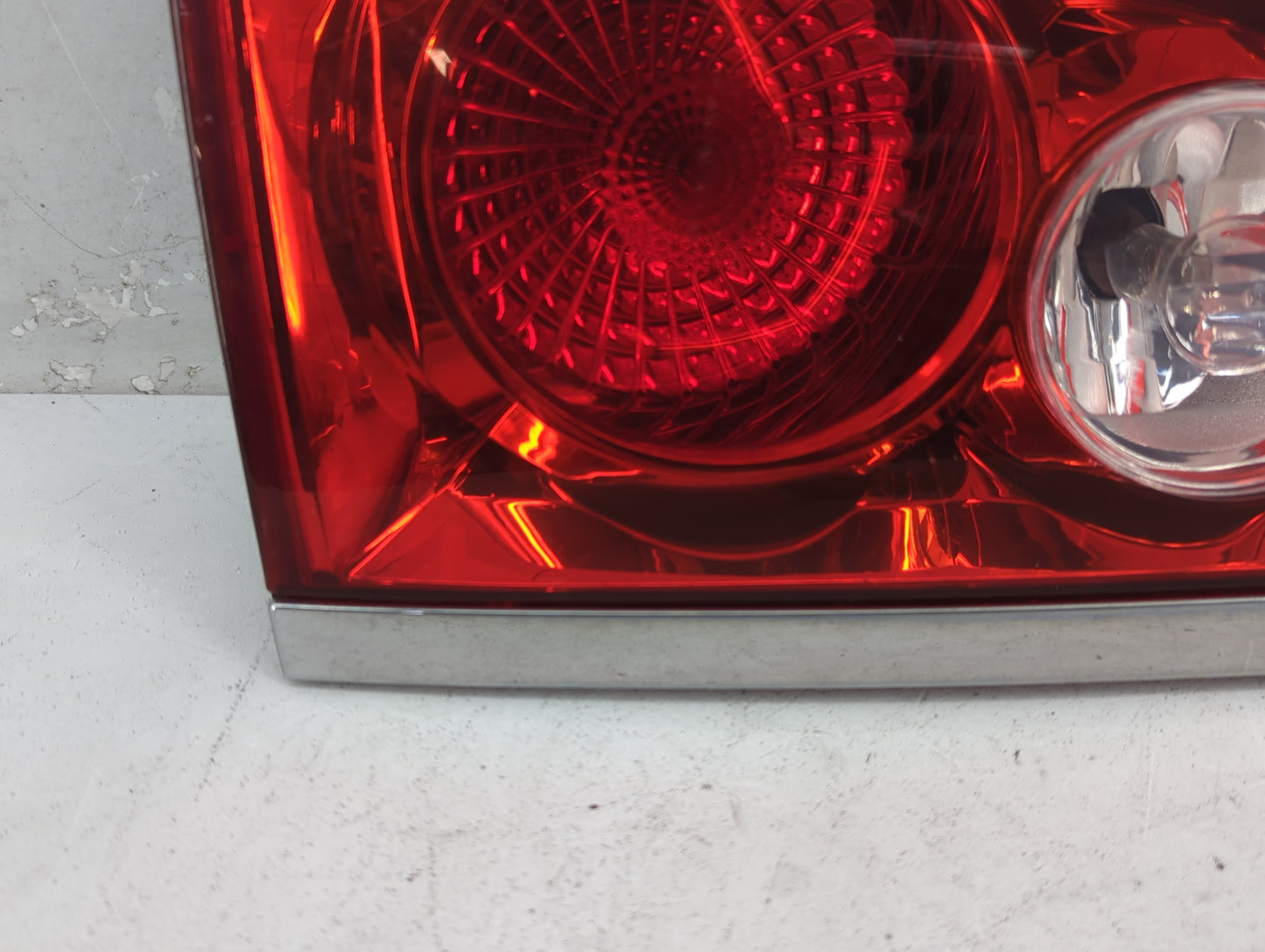 2008-2012 Buick Enclave Passenger Right Side Deck Lid Mounted Tail Light - Oemusedautoparts1.com